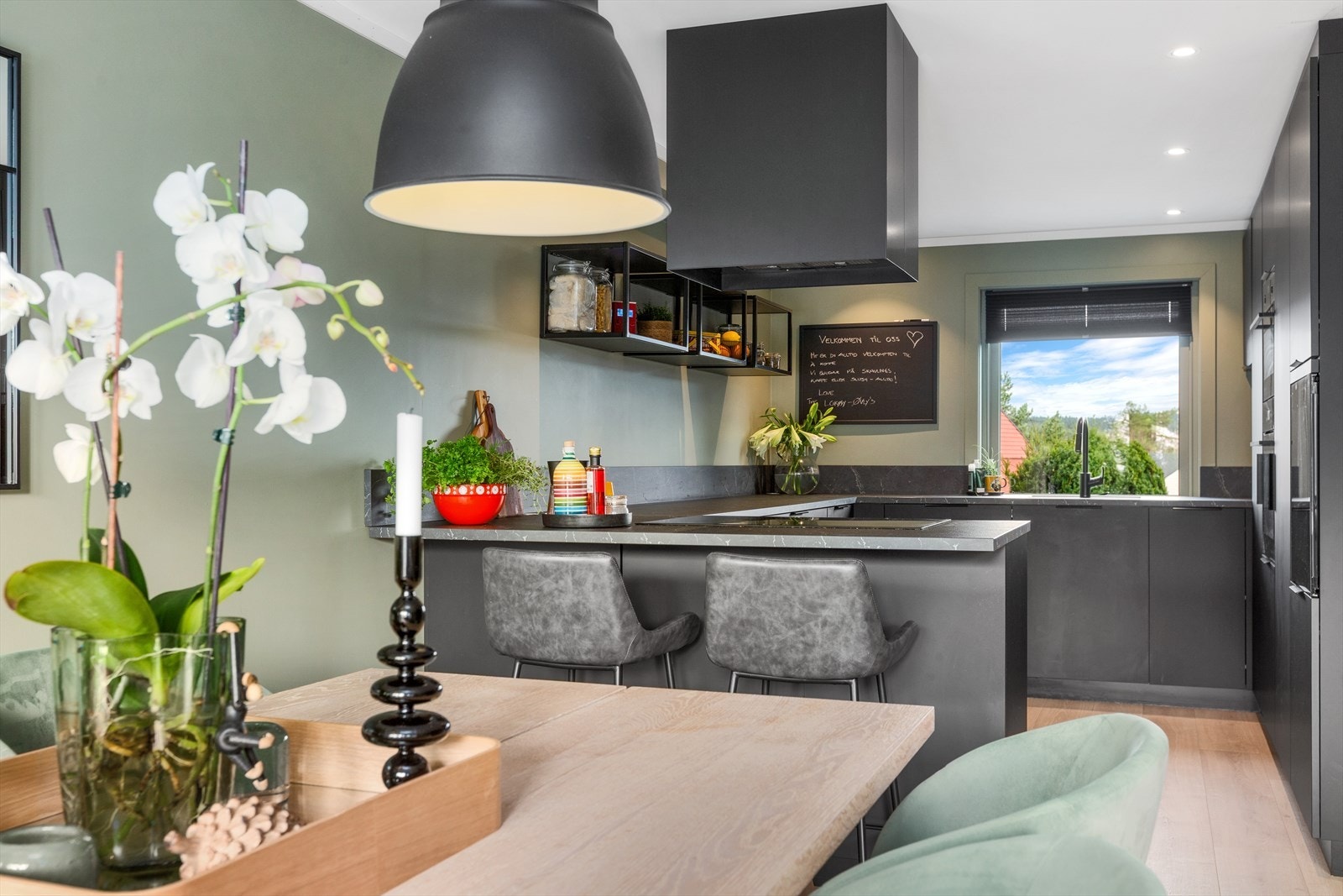 Her er det barløsning med spiseplass til flere, praktisk i en hektisk hverdag. Galleribilde