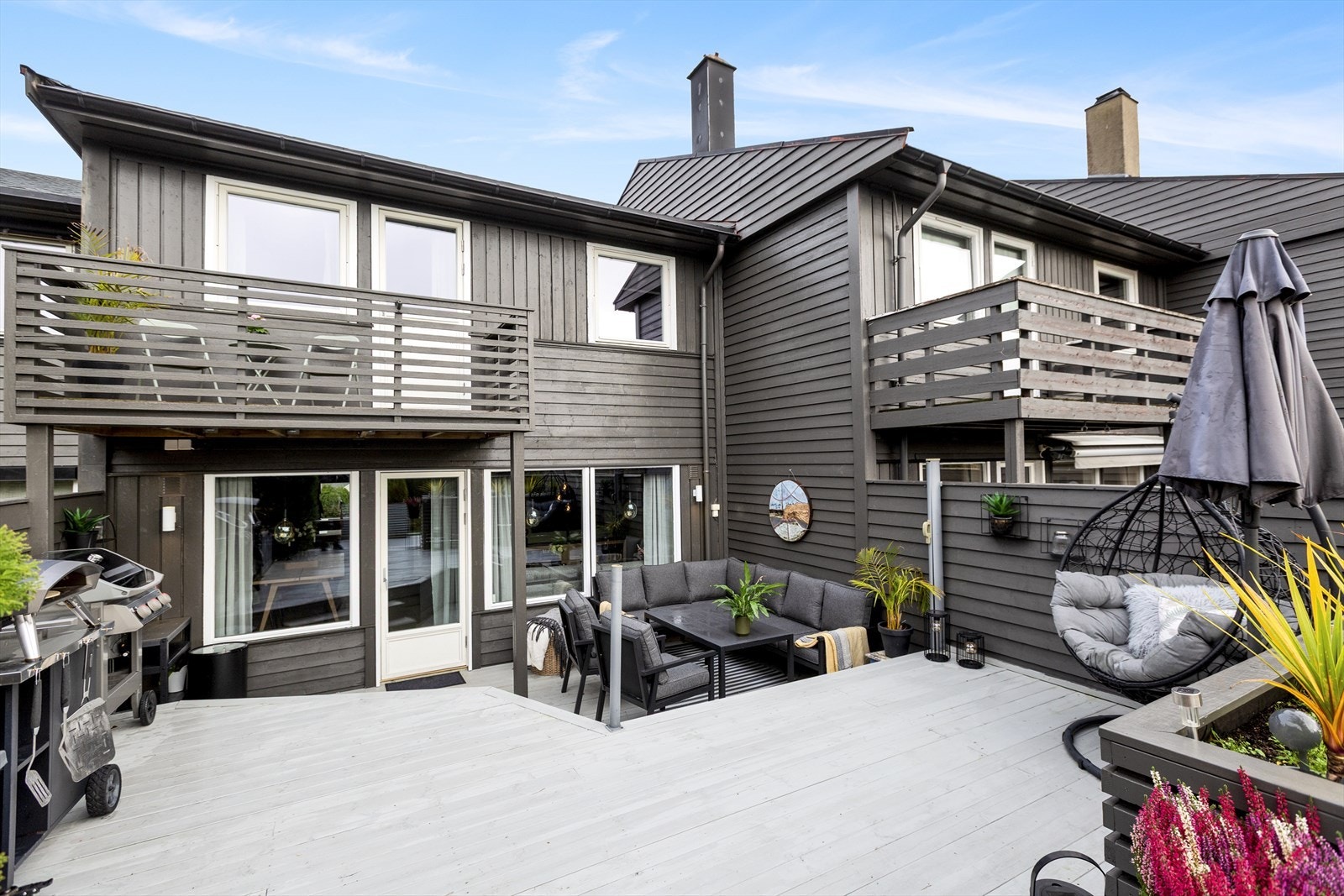 Begge uteplassene har gode solforhold. Galleribilde