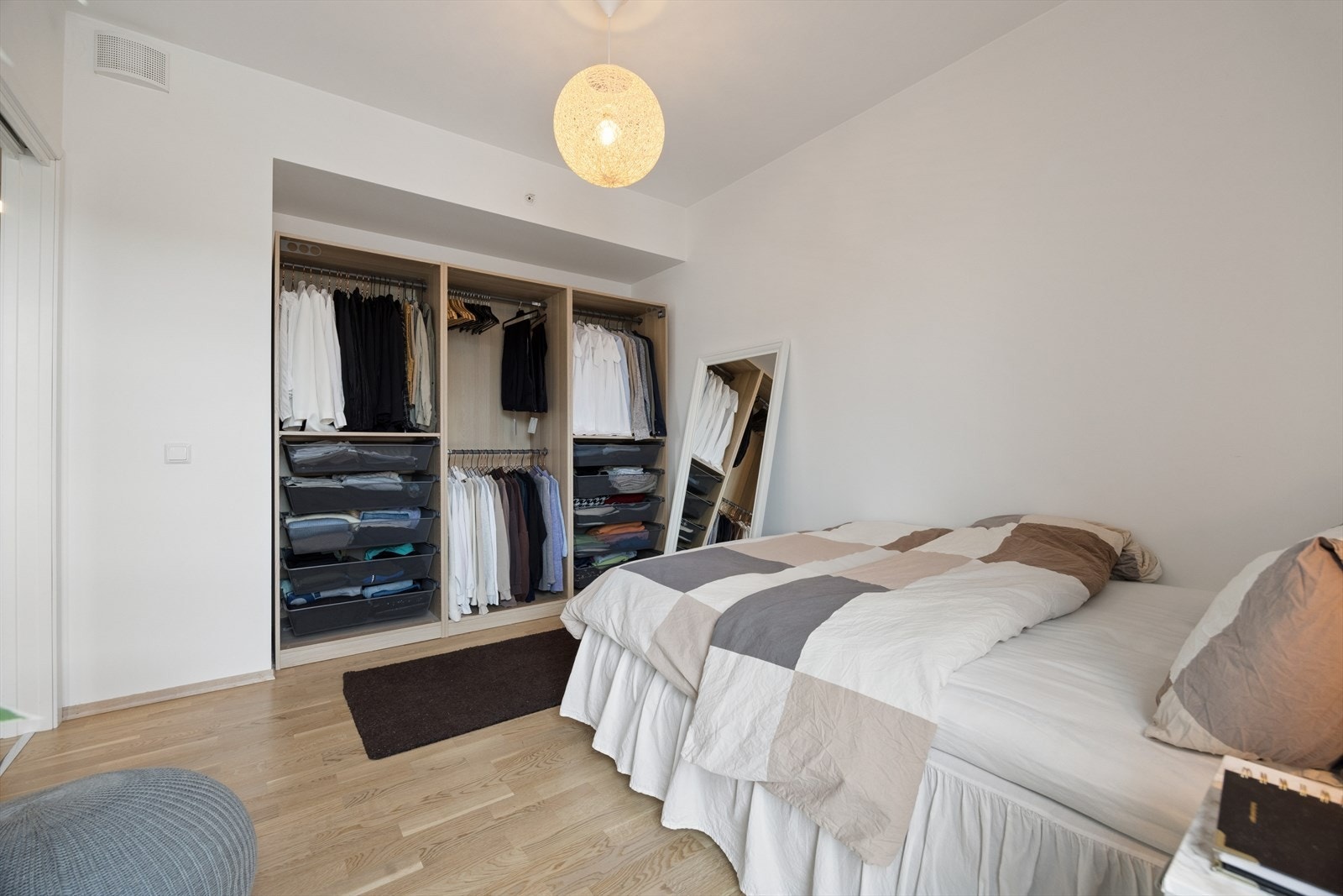 Hovedsoverommet har også god plass til garderobe. Galleribilde