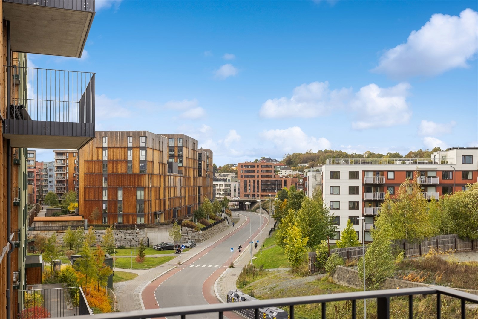 Utbyggingen på Lilleby er en naturlig utvidelse av sentrum, hvor du bor sentralt med gangavstand til alt bylivet inneholder - shopping, uteliv, trening, skole, barnehage, turområder og andre viktige fasiliteter. Galleribilde