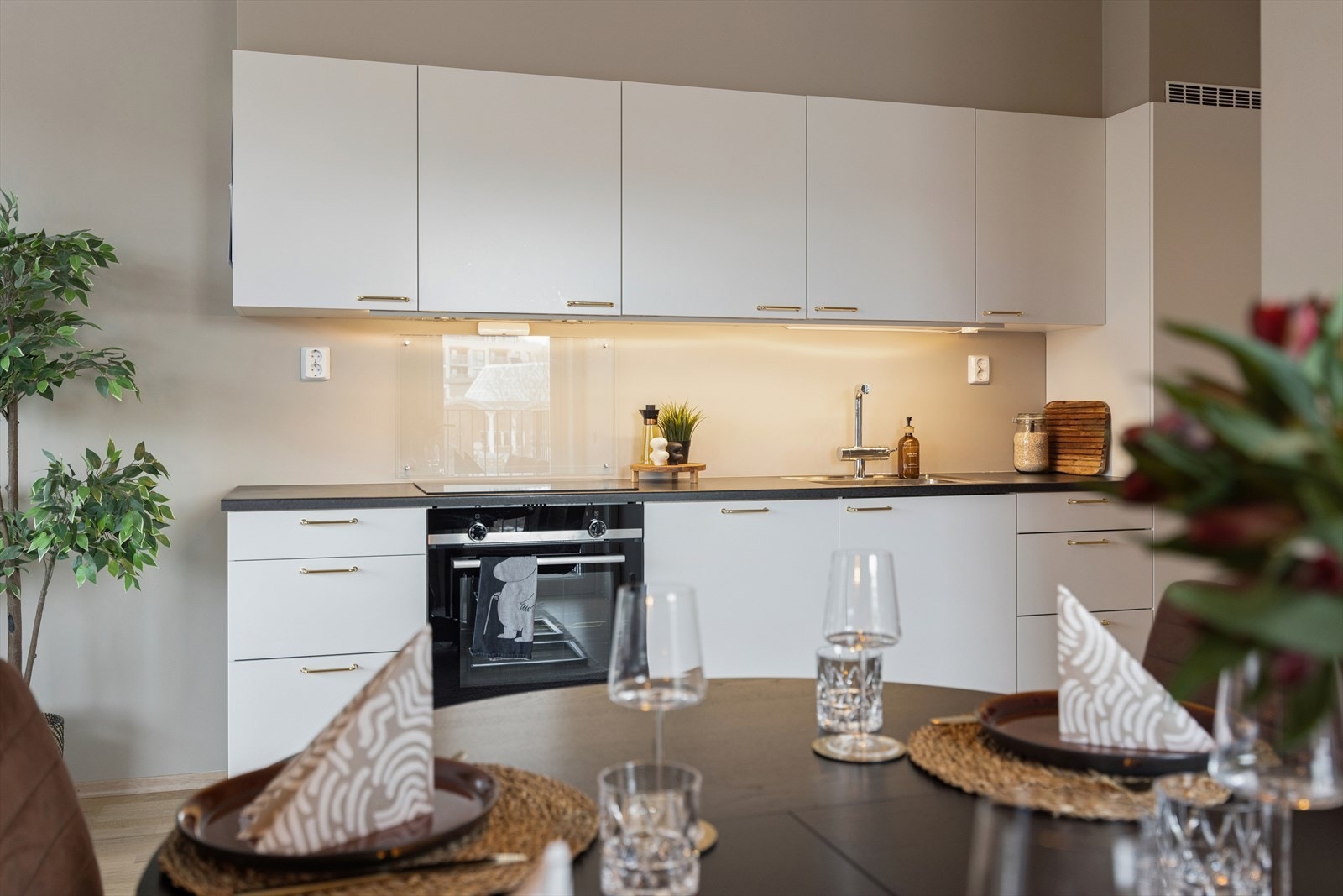 Kjøkkenet er vurdert til tilstandsgrad 1 av bygningssakkyndig, noe som viser at det er i god teknisk stand. Galleribilde