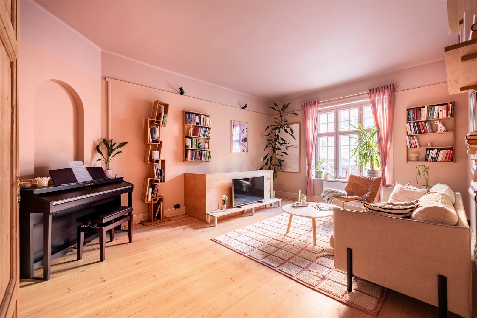 En nydelig, unik og gjennomført leilighet med fantastisk beliggenhet på Jessenløkken som er et svært etterspurt boligområde på Fagerborg. Galleribilde