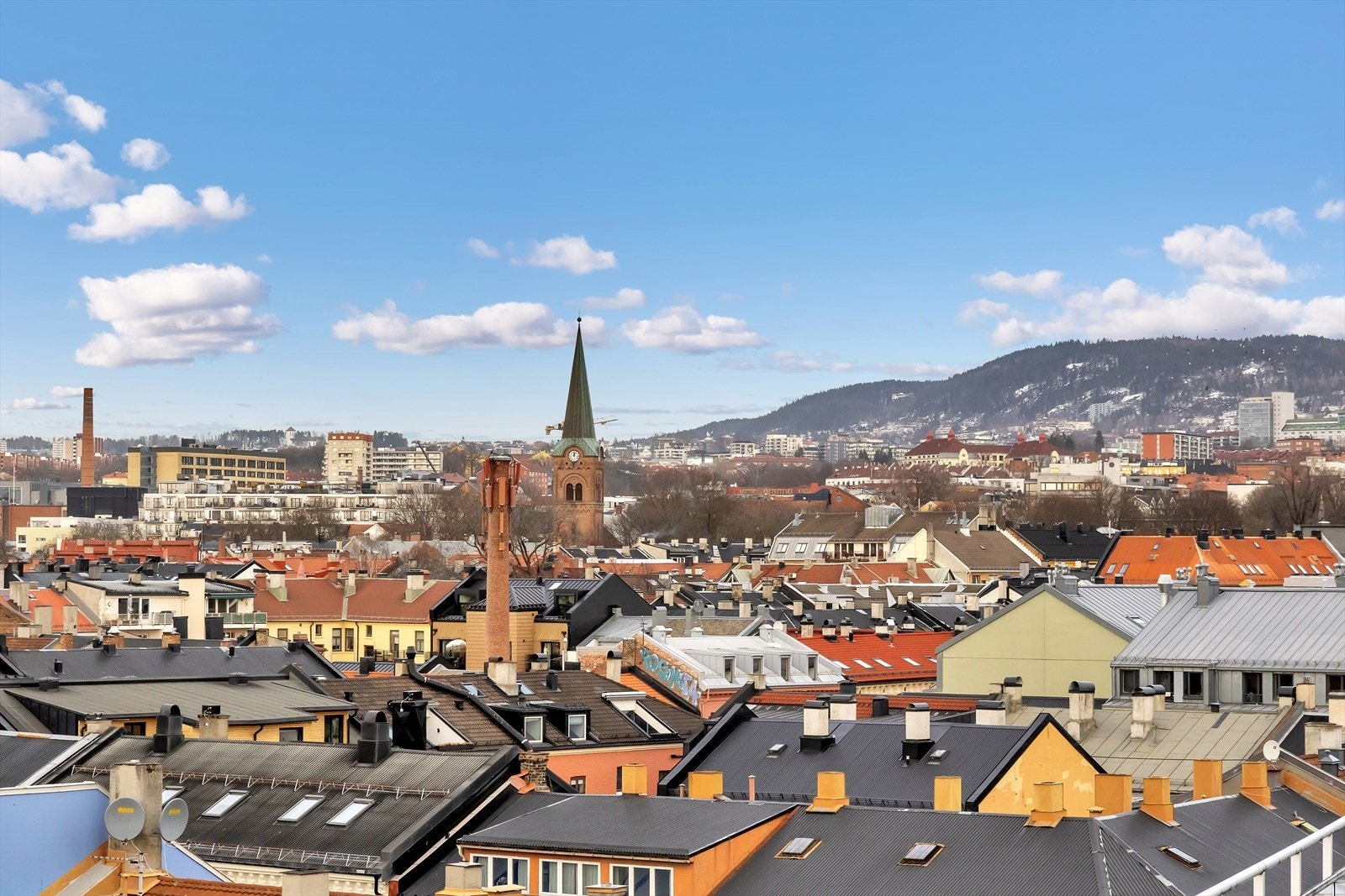 Flott utsyn over byen - beliggenhet høyt i bygget gir en ekstra luftig følelse. Galleribilde