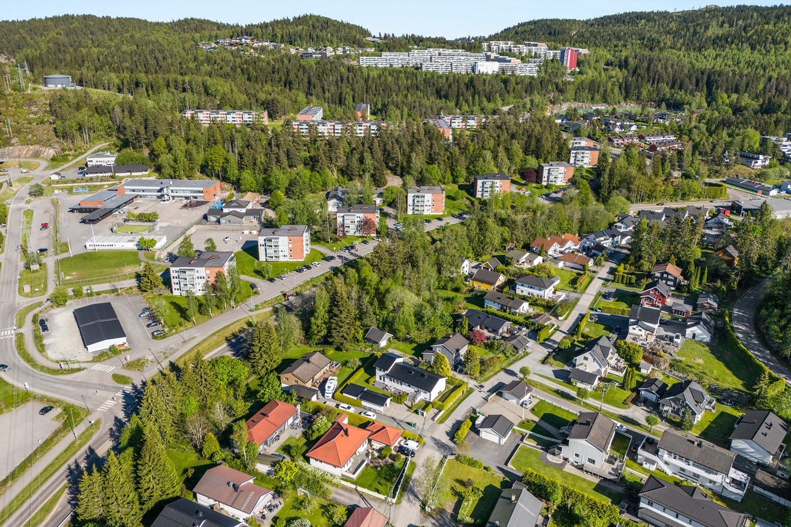Flere barnehager, inkludert Kurland barnehage, ligger også i umiddelbar nærhet. Galleribilde