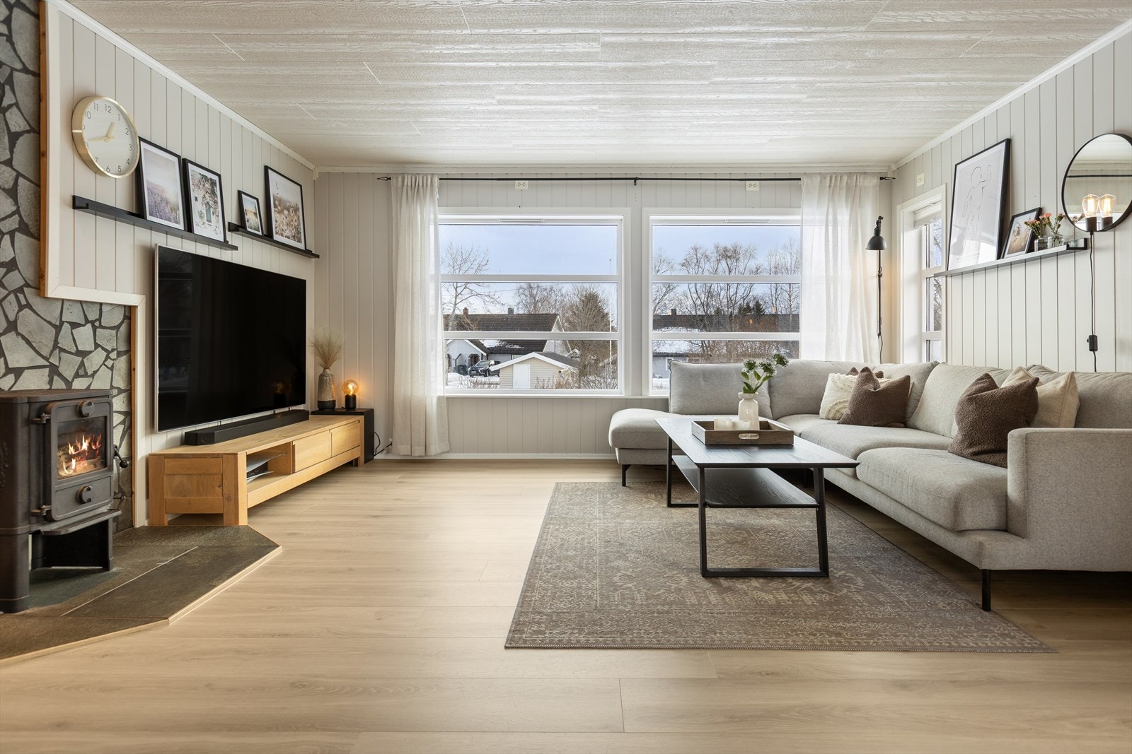 Gode vindusflater sørger for at rommet får god med naturlig lys. Galleribilde