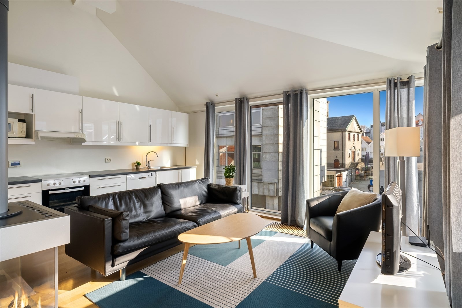 Store vinduer fra tak til gulv Galleribilde