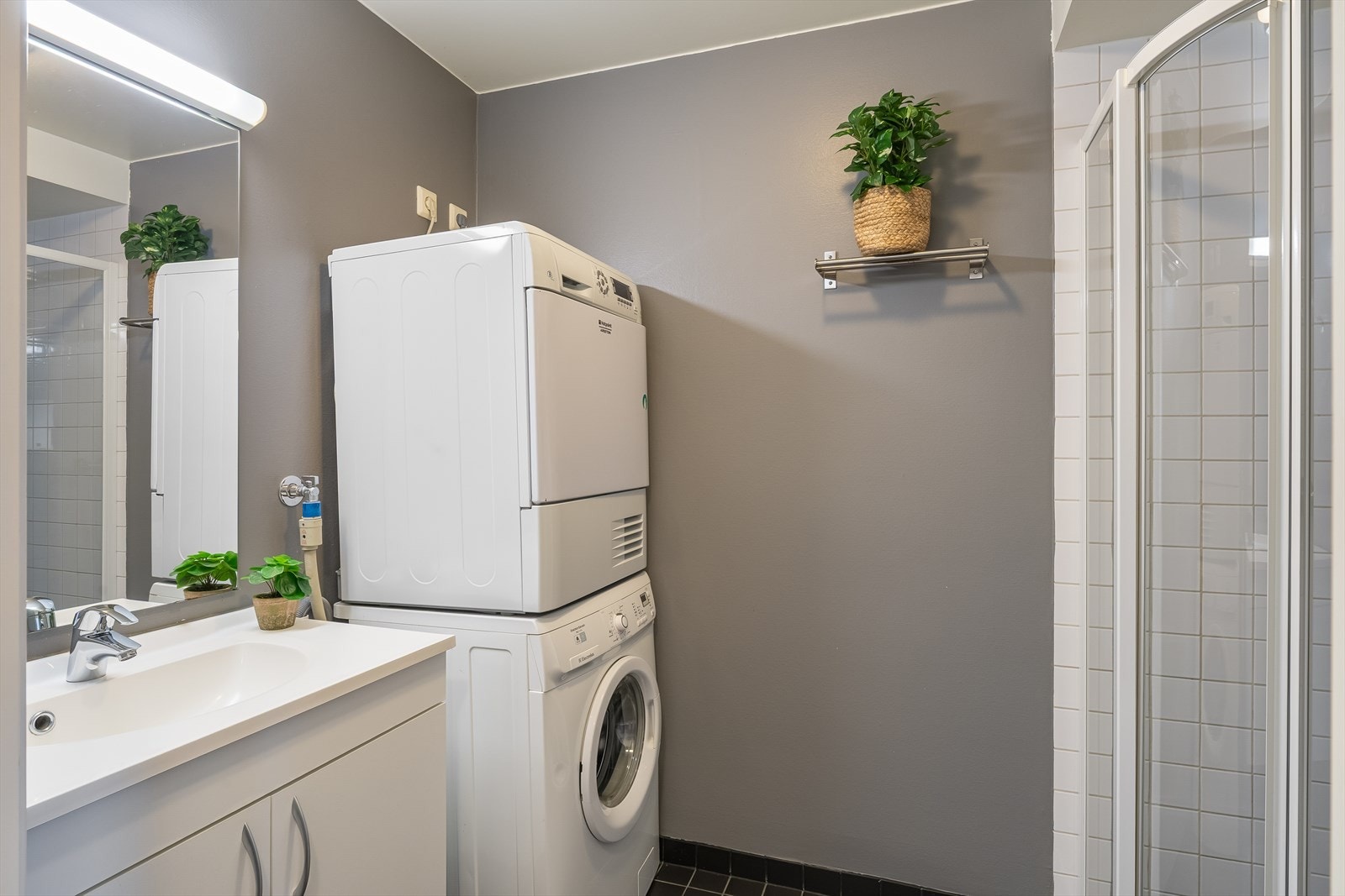 Opplegg for vaskemaskin og tørketrommel Galleribilde