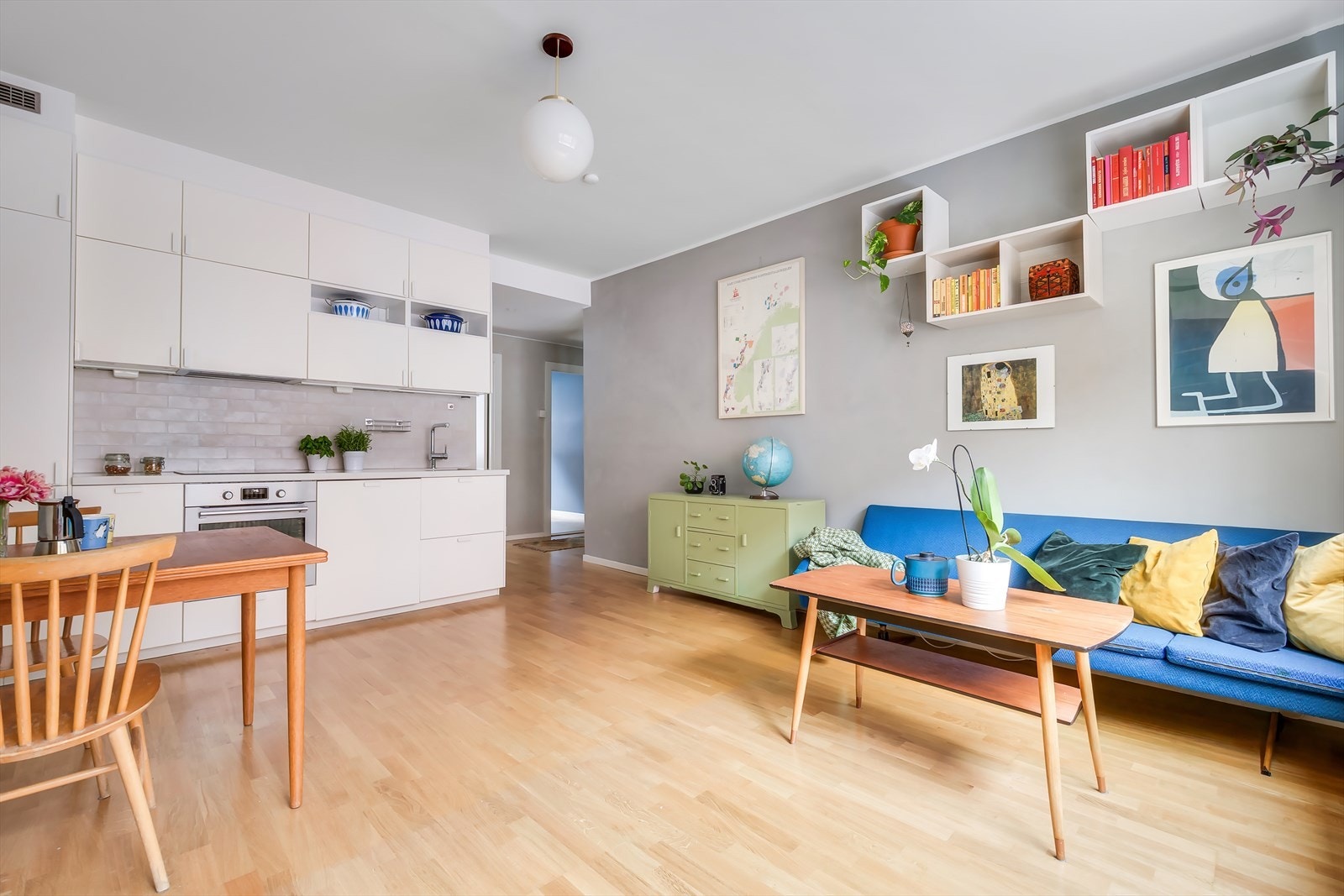 Her får kjøper blant annet gleden av gjennomgående planløsning, og delikate fargevalg. Galleribilde