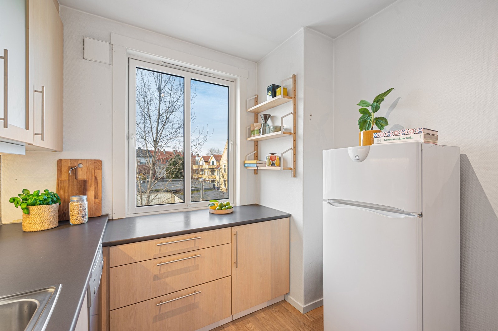 Kjøkkenet har fått TG1 på overflater og innredning fra takstmann. Galleribilde