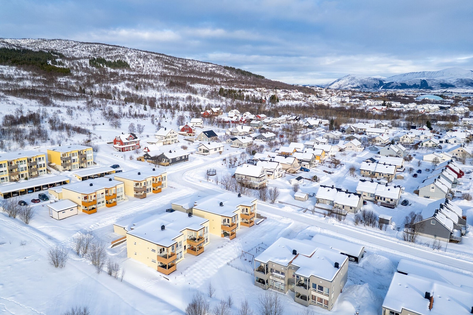 Umiddelbar nærhet til skog, fjell og mark - med flotte turmuligheter sommer og vinter. Galleribilde