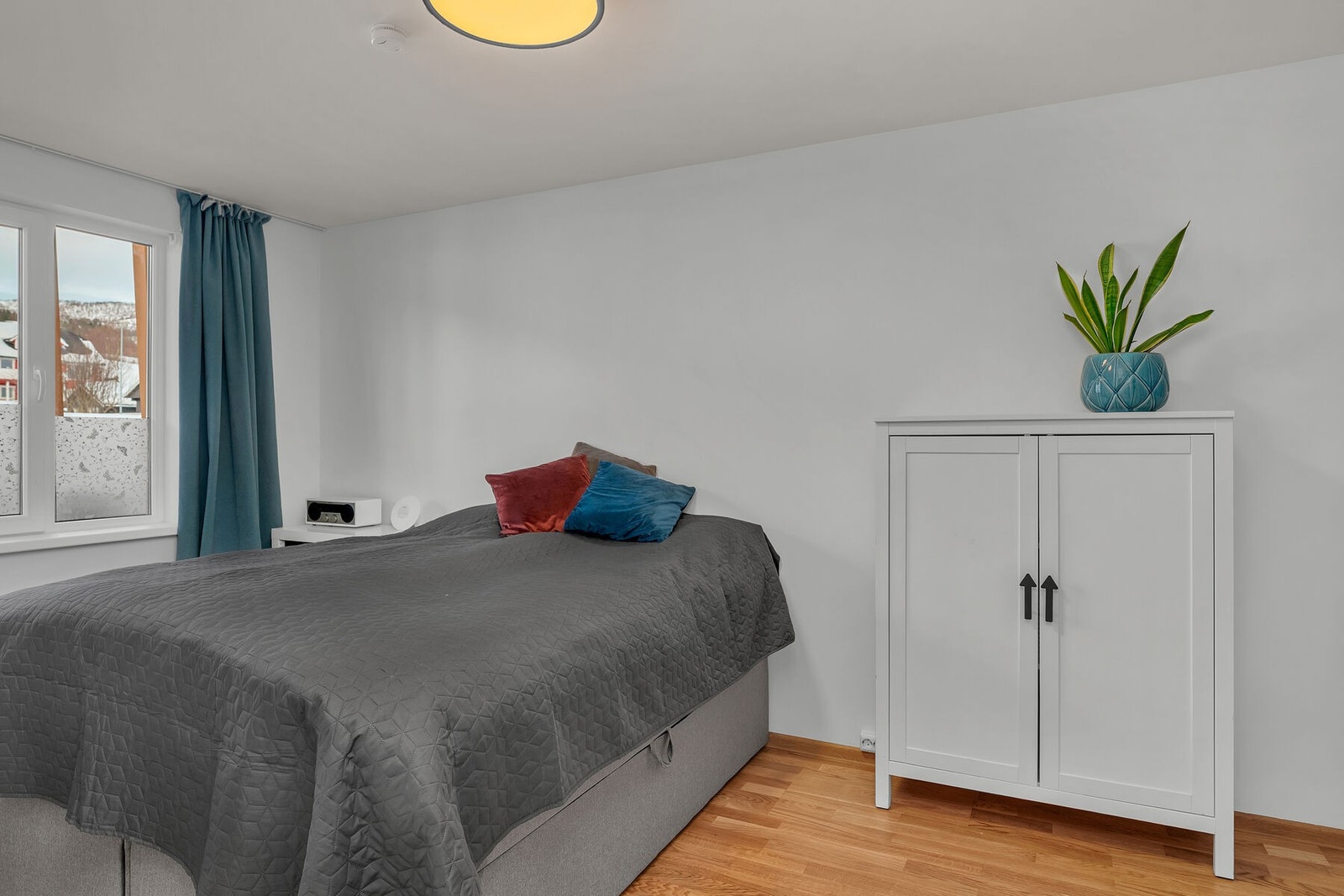 Hovedsoverommet har god plass til seng av ønsket størrelse. Galleribilde