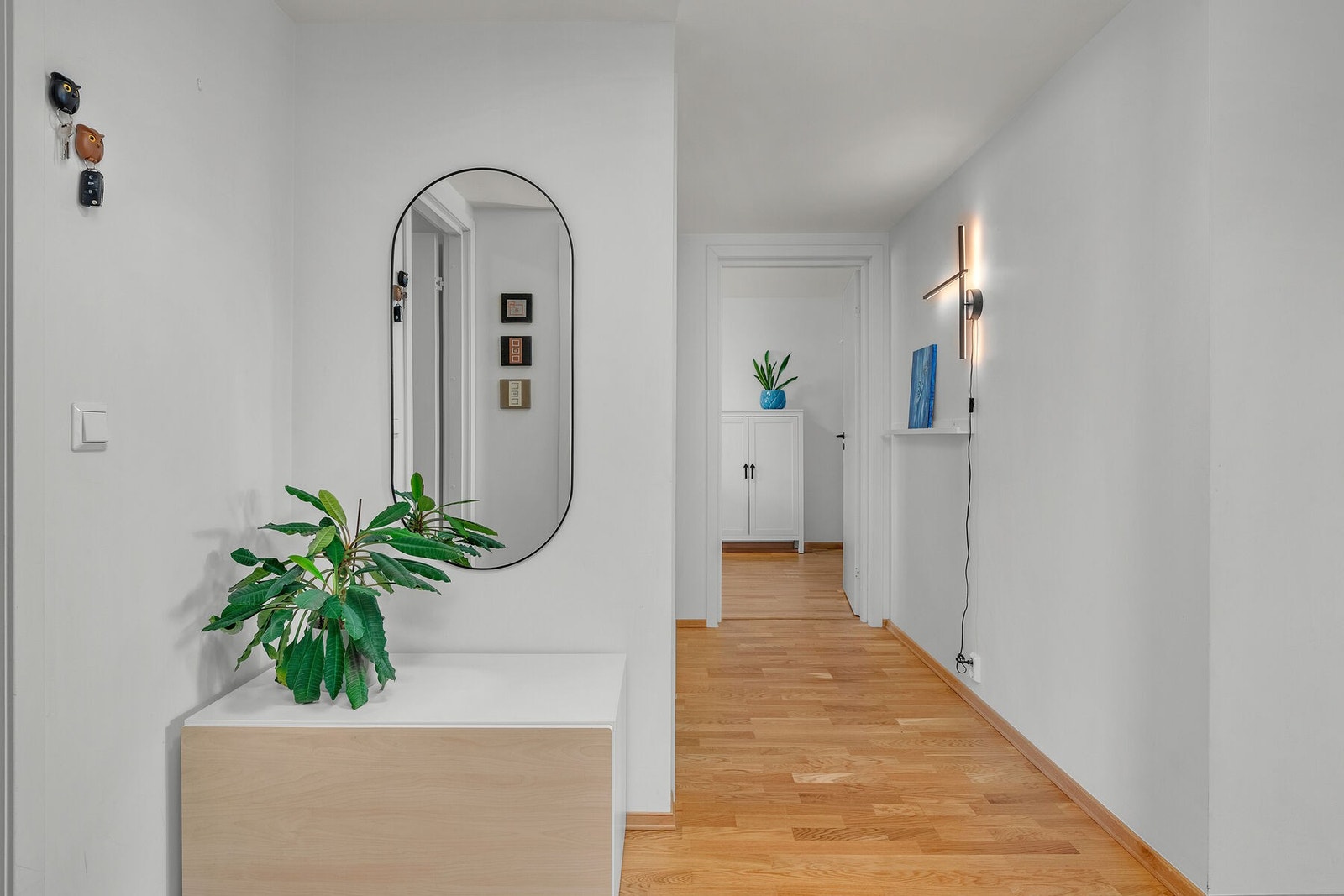 Gangen er lys og luftig. Galleribilde