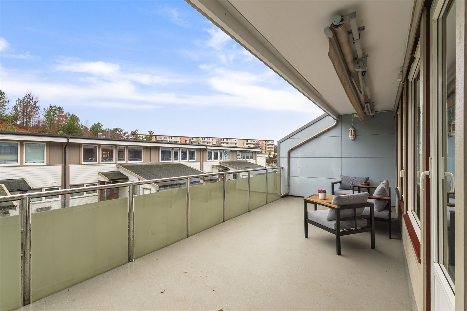 Terrassen er sørvestvendt med svært gode solforhold og måler 21,2 m². Galleribilde