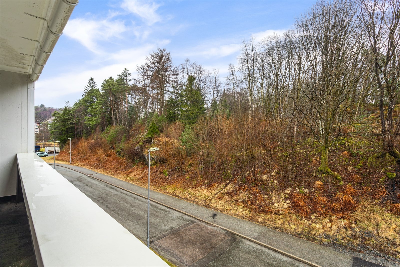 Luftebalkong med morgensol, uten innsyn. Galleribilde