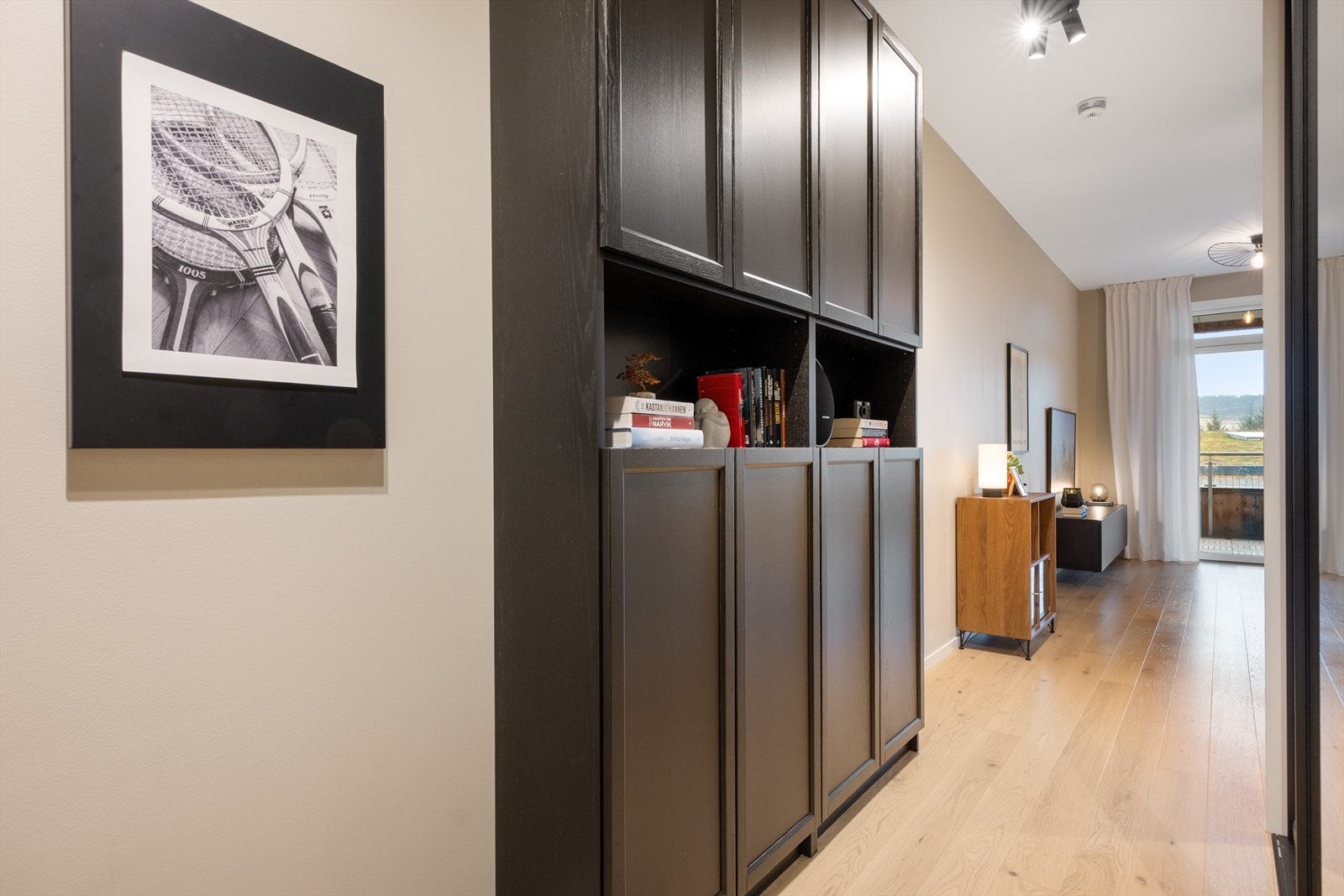 Lys og trivelig gang. Galleribilde