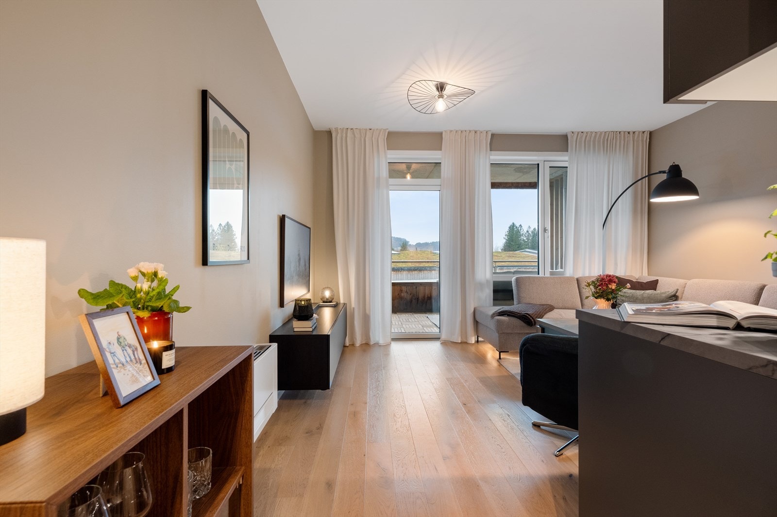 Her er det også plass til et lite spisebord. Galleribilde