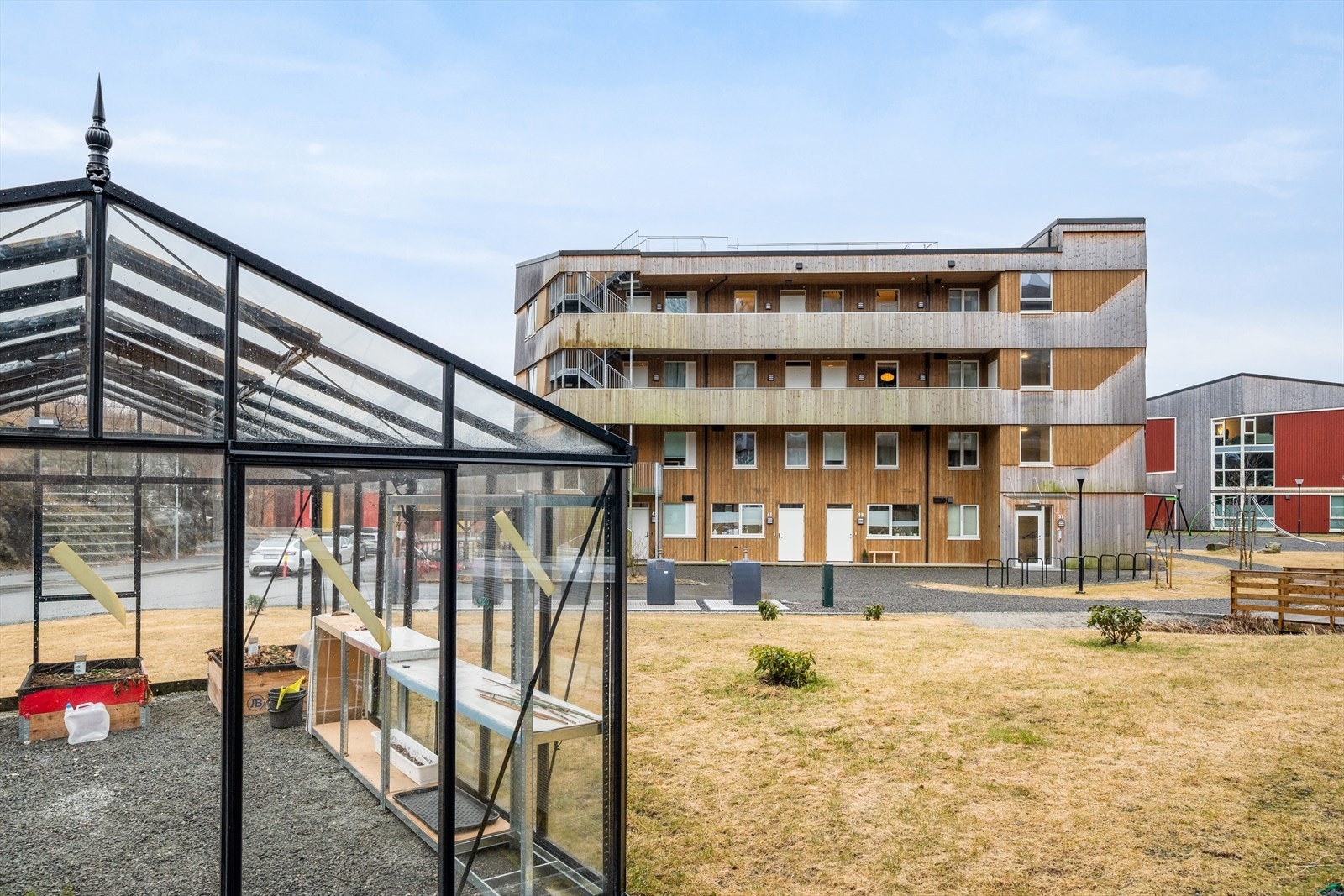 Sameiet har bla. eget drivhus, lekeplasser mm. Galleribilde