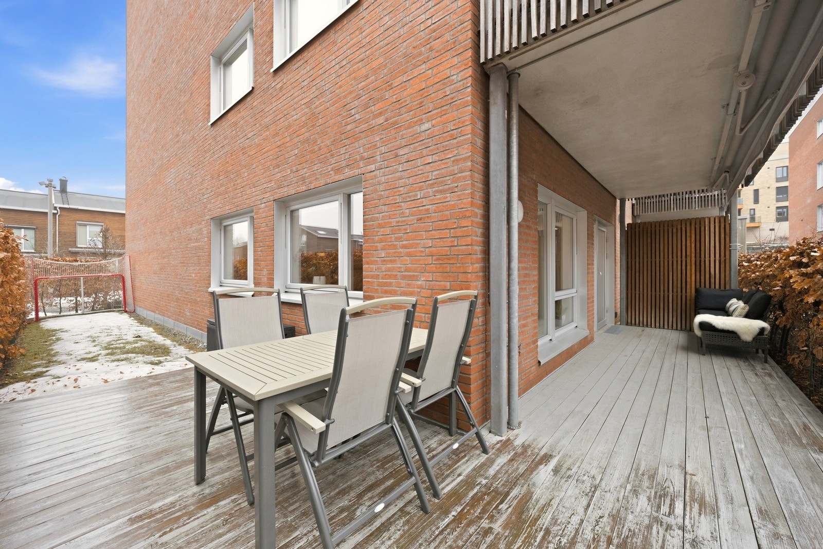 Markterrassen har god plass til sittegrupper, grill, dekorativ beplanting og annet ønsket utemøblement. Galleribilde