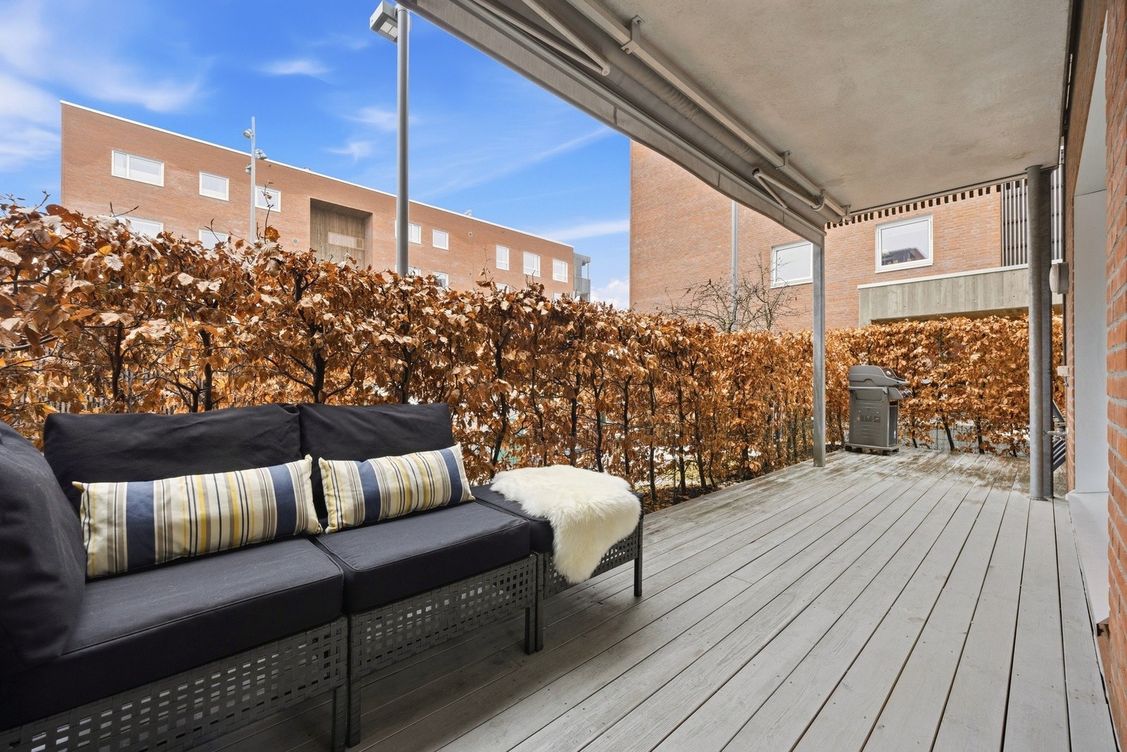 Fra stuen har du utgang til en romslig markterrasse. Galleribilde