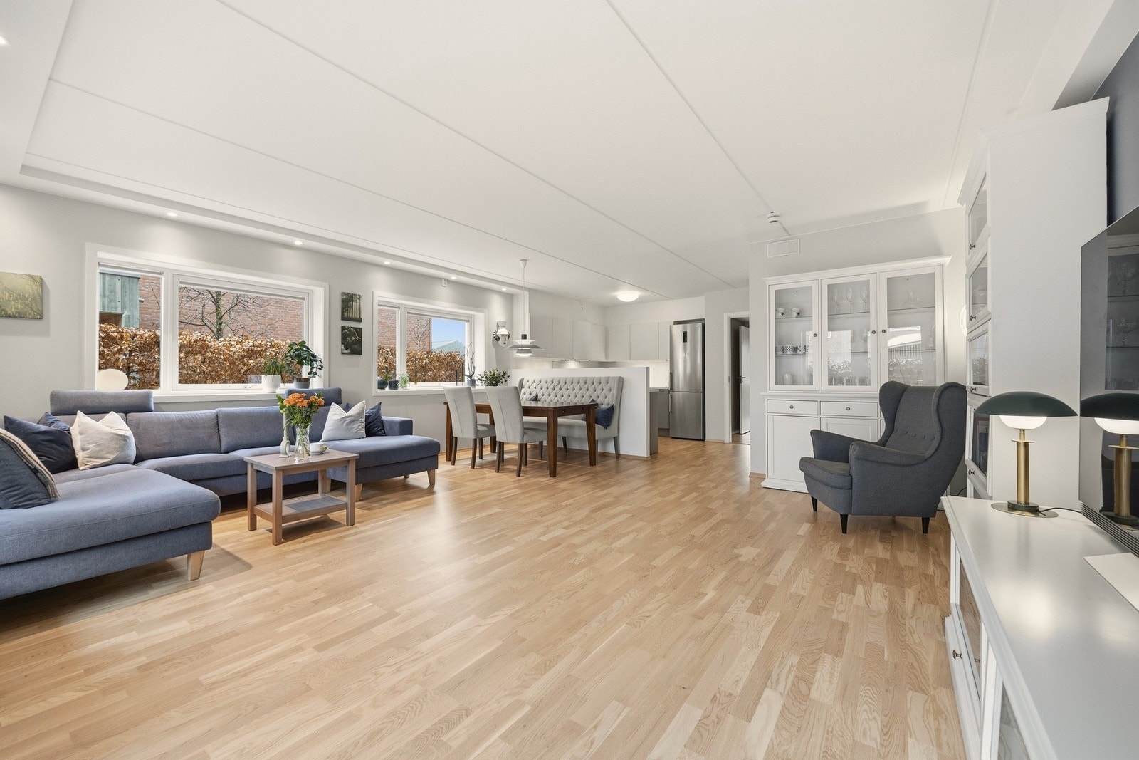 Velkommen til Gjønneshagen 11 presentert av Eiendomsmegler Edvard Chapsang v/EIE eiendomsmegling Bærum!
Foto: Luxe AS (Anders Kjøndal) Galleribilde