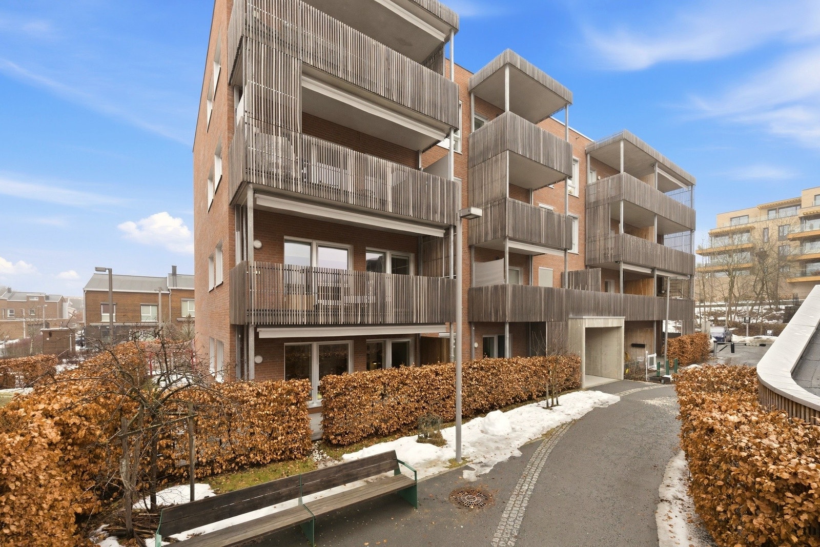 Den daglige logistikken er enkel med gangavstand til dagligvarebutikker på Bekkestua senter. Galleribilde