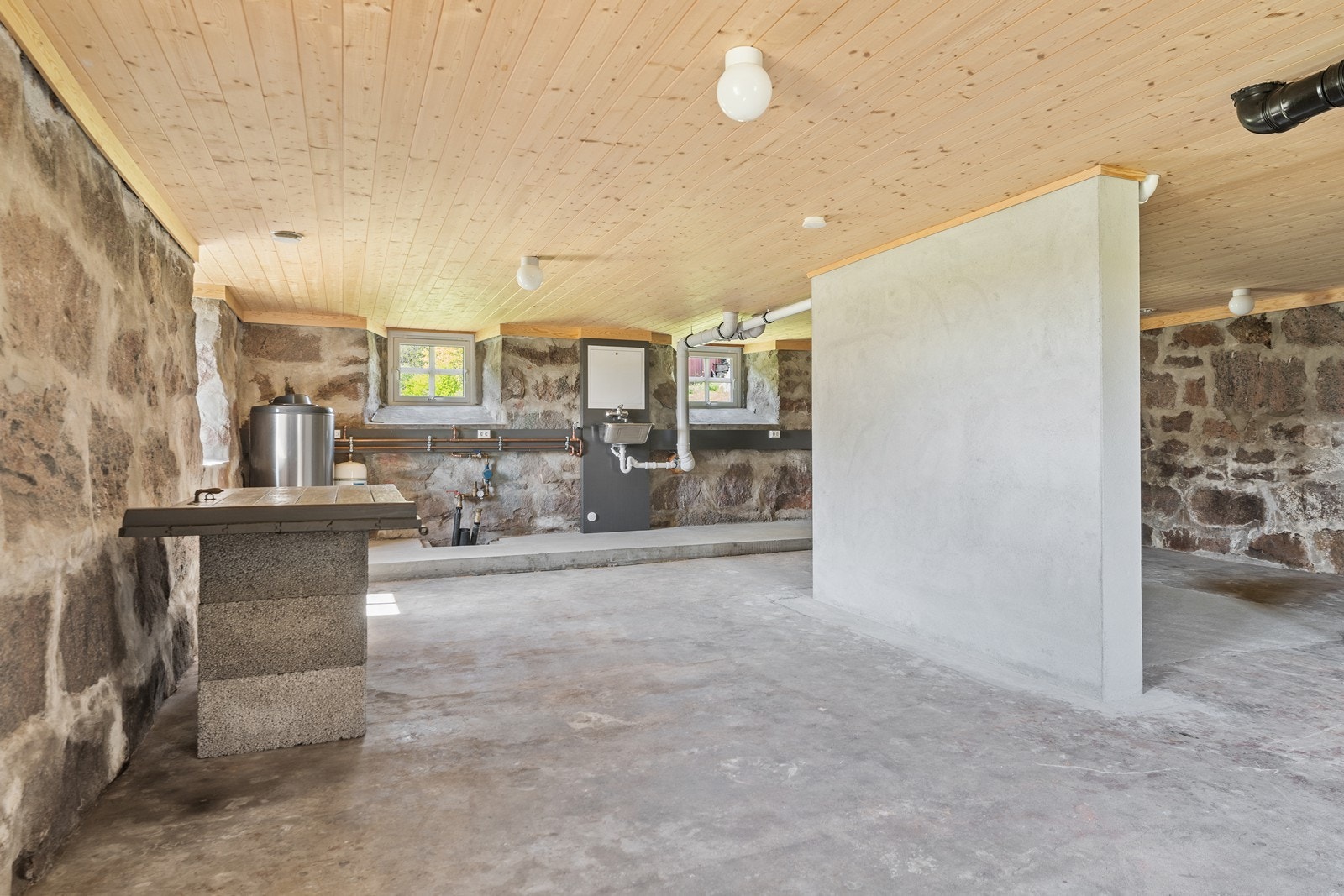 Kjeller er også tilrettelagt med opplegg til vaskemaskin m.m. Galleribilde