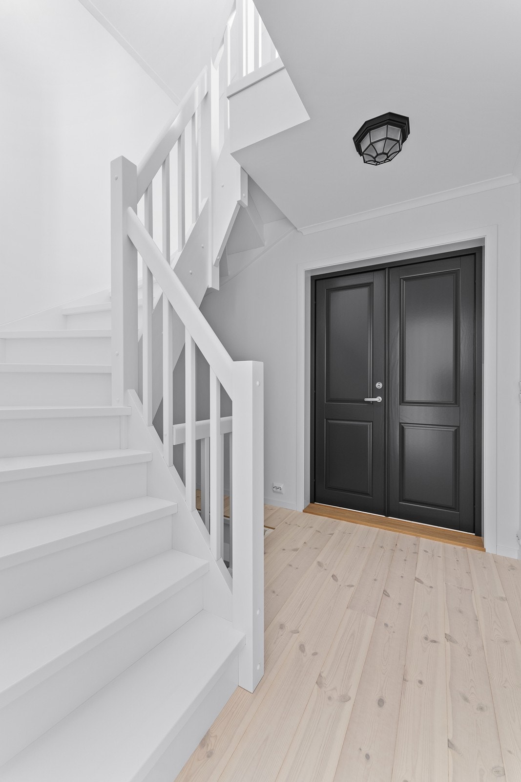 Trappegang - Det er innvendig nedgang til kjeller Galleribilde