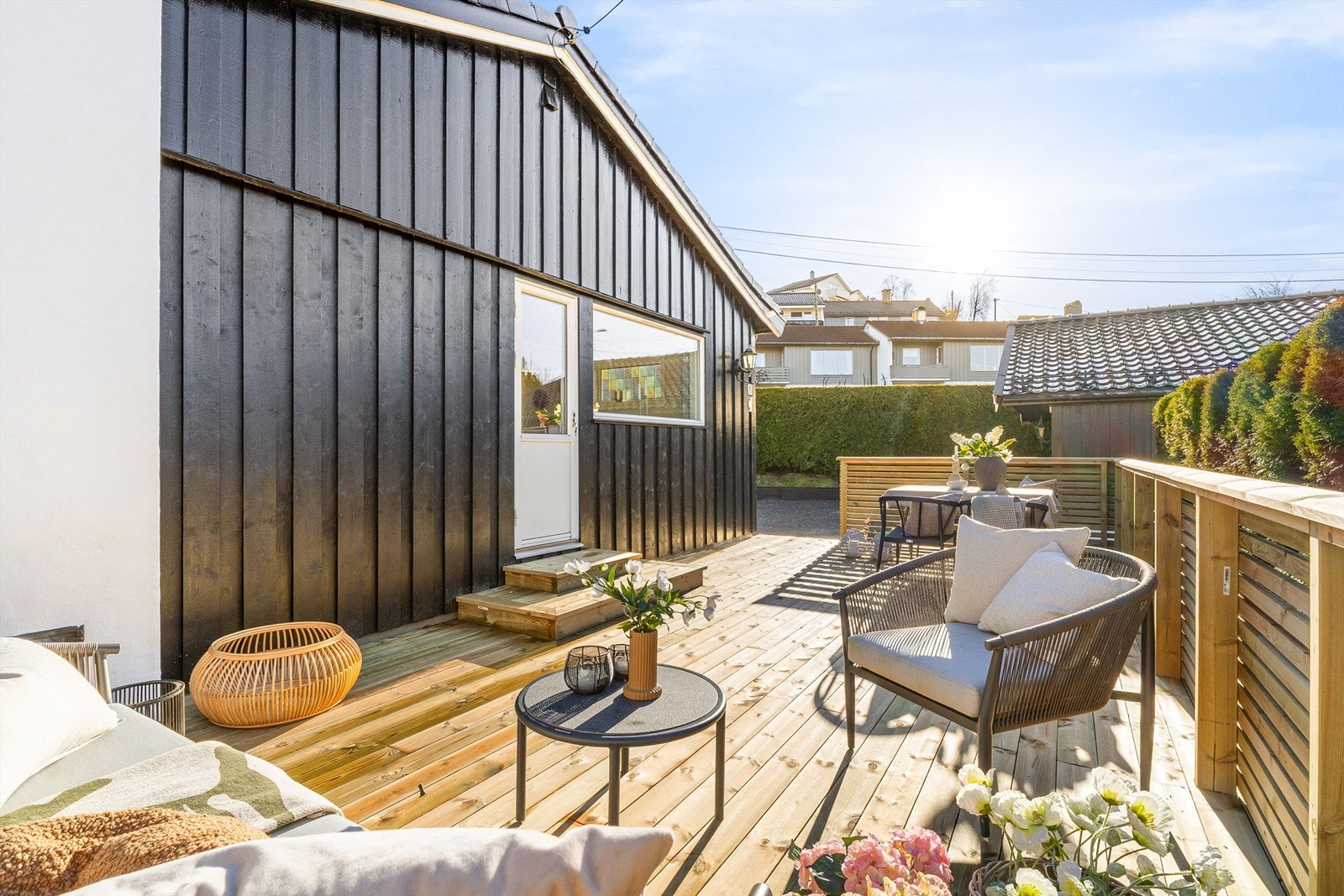 Terrassen er på hele 30 kvm og ligger nord-vest vendt til. Galleribilde