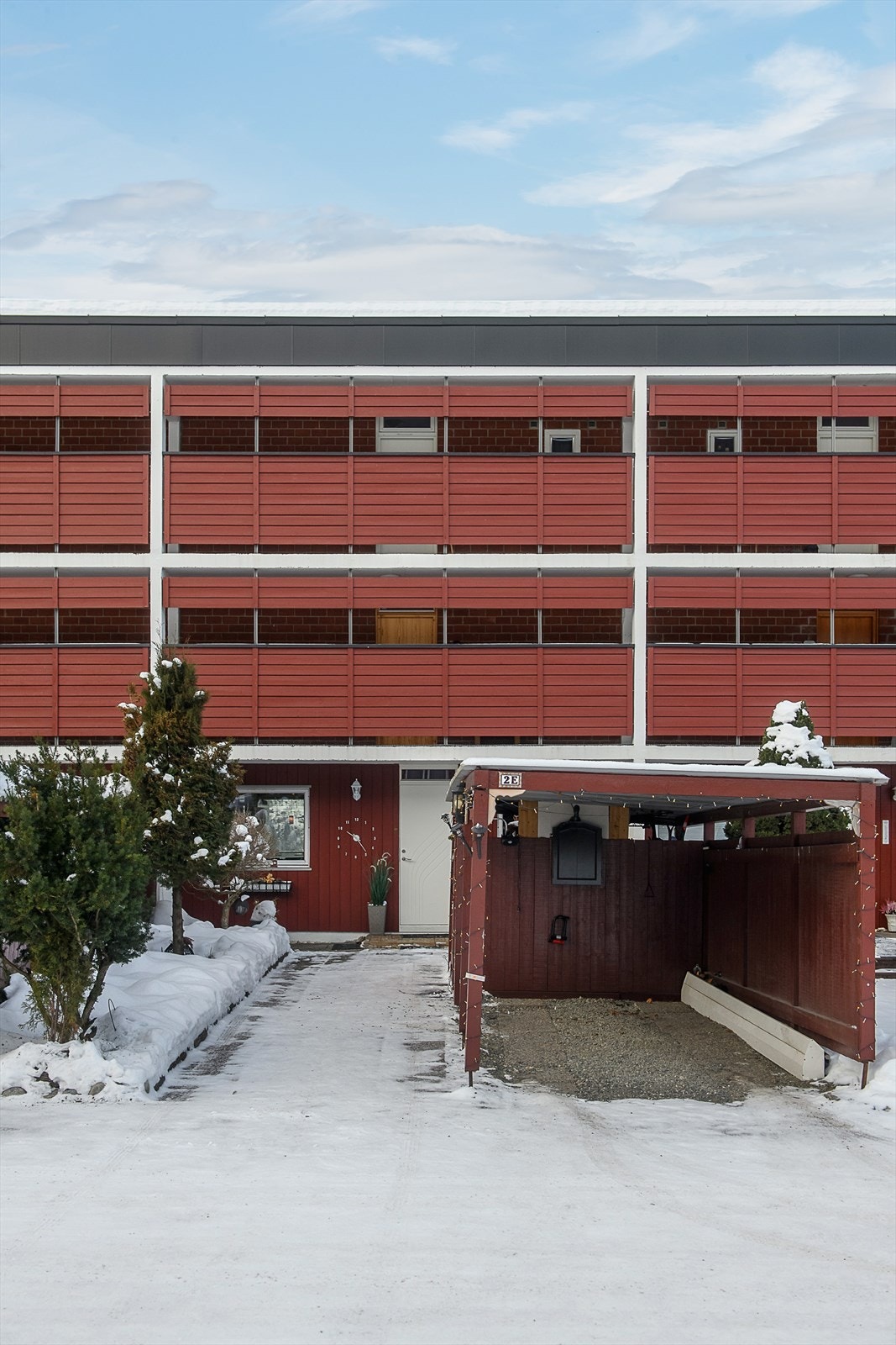 Leiligheten disponerer egen plass i carport med en tilhørende bod på 4,5 m². Galleribilde