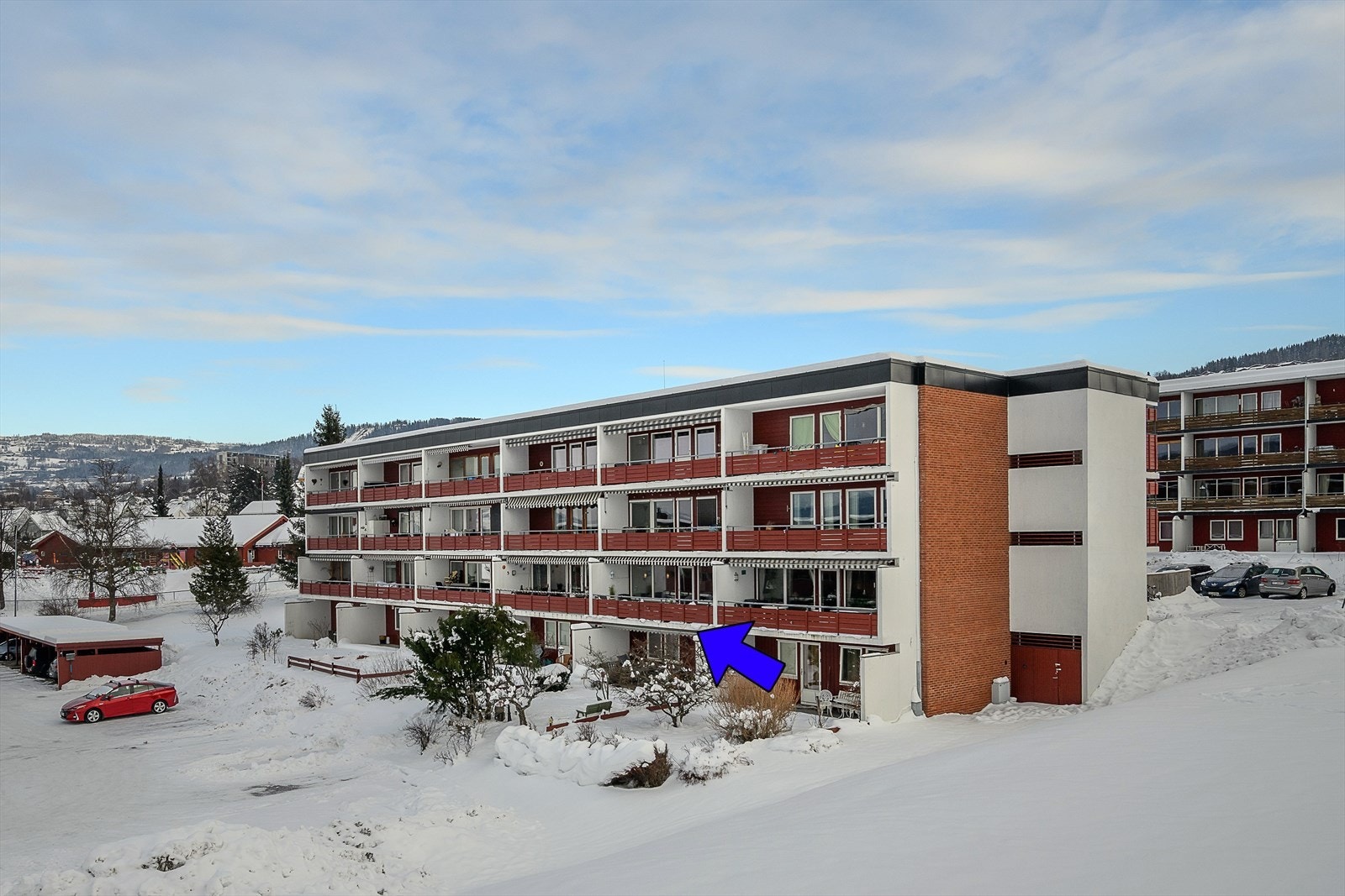 Leiligheten går over to plan og beliggenheten på Suttestad er ideell for familier, etablerere og voksne. Galleribilde