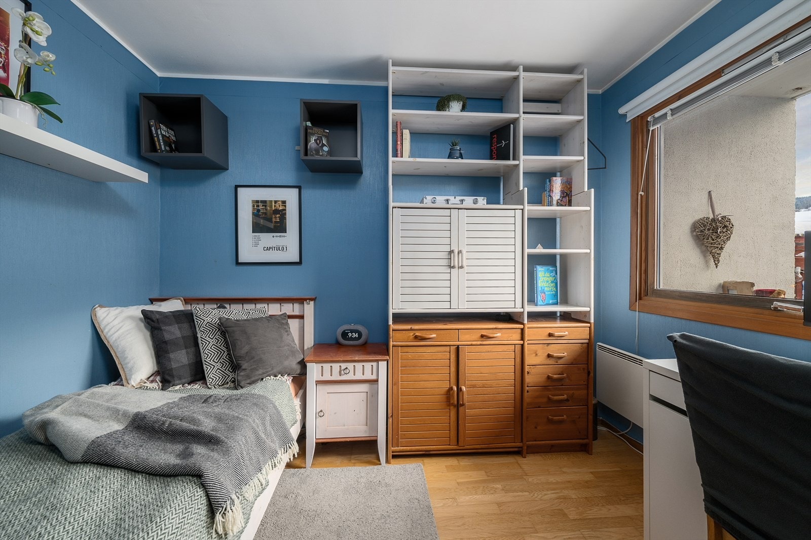 Soverommet i første etasje er fleksibelt og kan også innredes som kontor eller gjesterom. Galleribilde