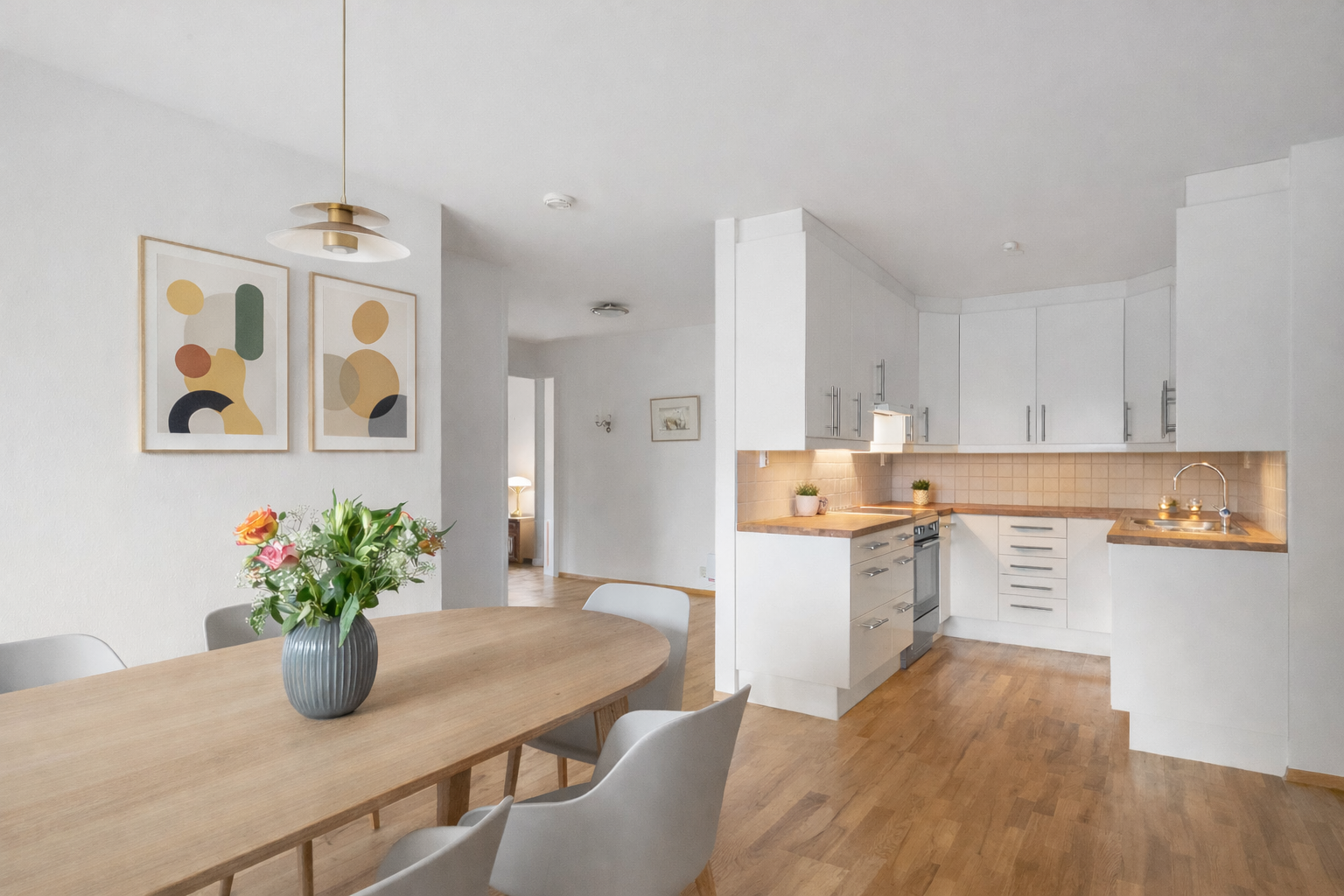 Illustrasjonsbilde. Bildet er digitalt bearbeidet ved bruk av kunstig intelligens (AI) og viser en mulig møblering. Avvik i detaljer og proporsjoner kan forekomme. Galleribilde