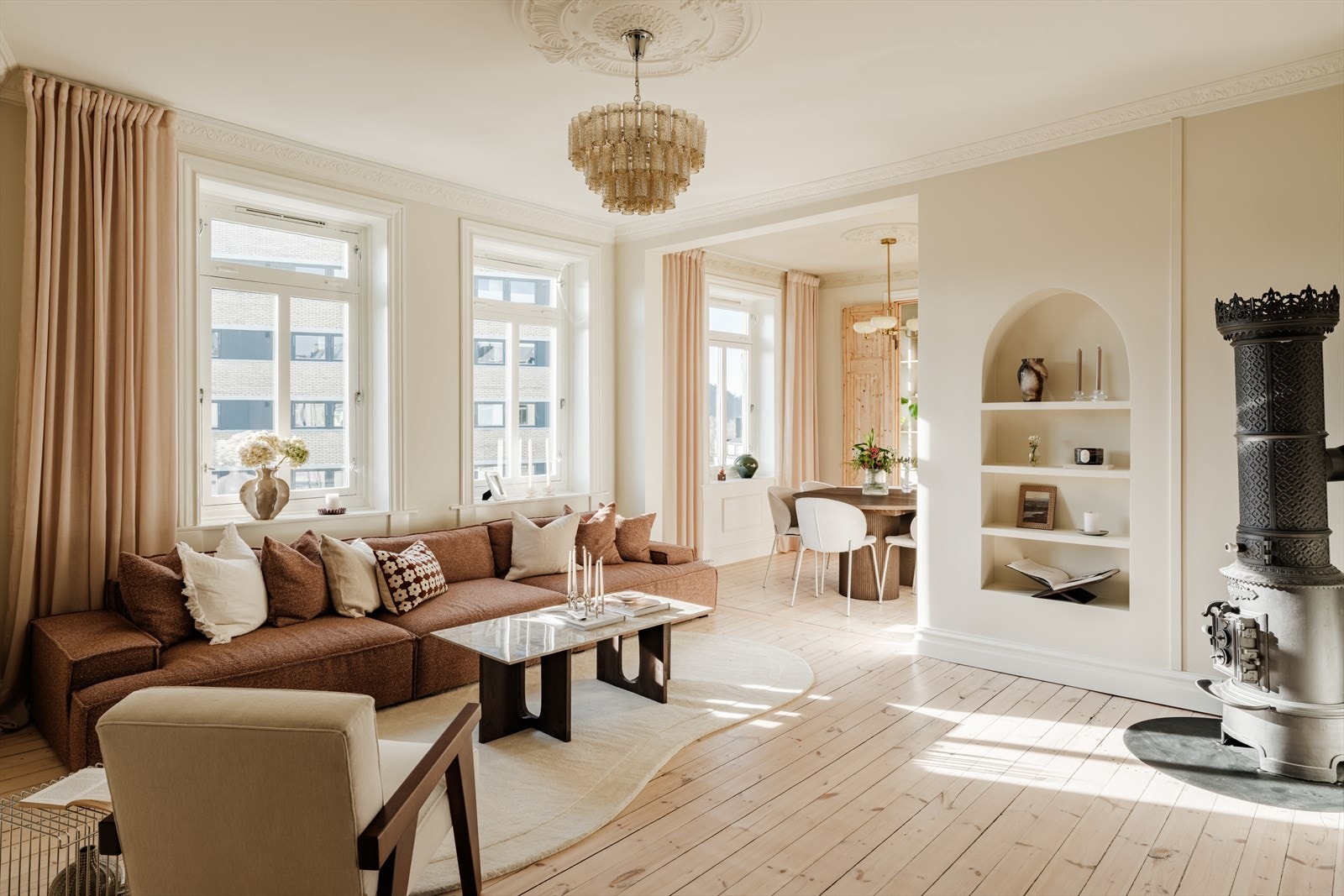 En lys, klassisk og gjennomført 3/4-roms leilighet på Kampen. Galleribilde