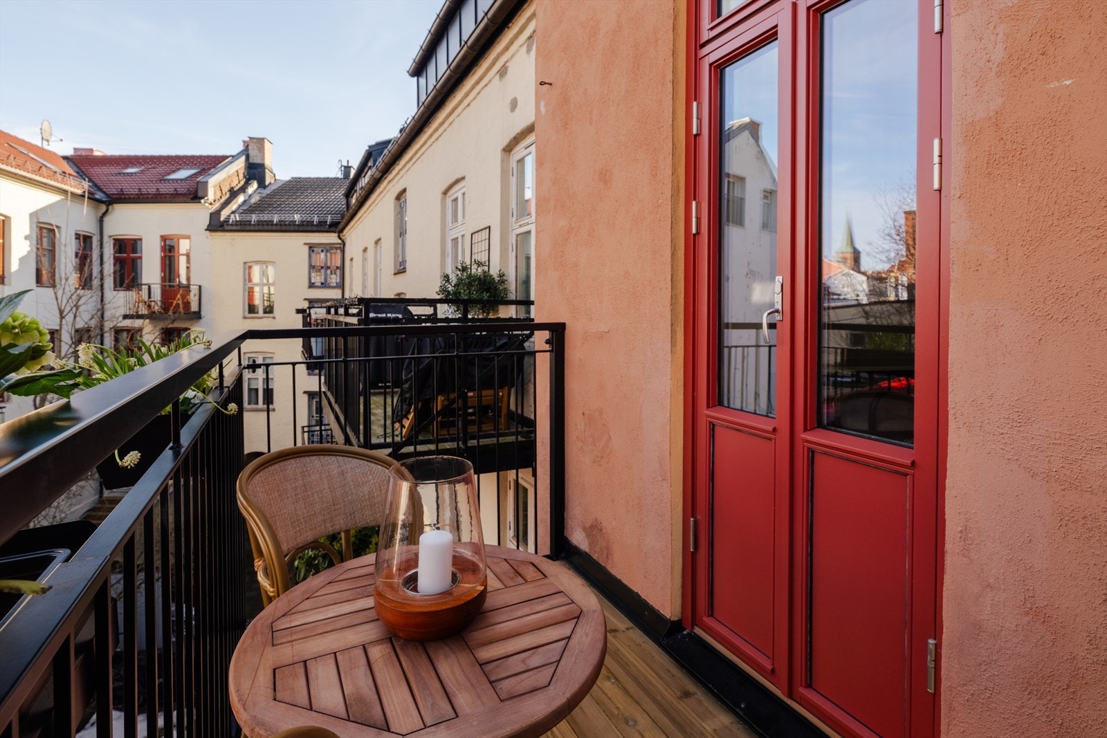 Balkongen er av god størrelse og ble montert i 2025. Galleribilde