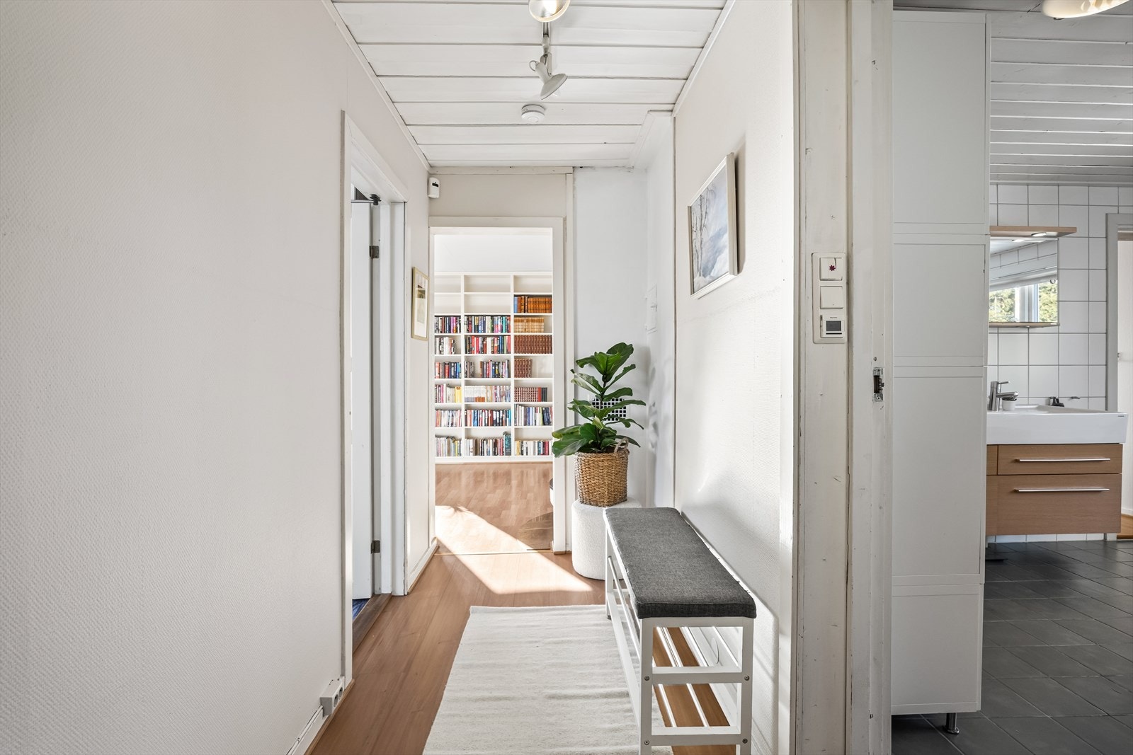 gangen i 2 etasje er soppas bre at det er plass til ekstra oppbevaring om behovet skulle melde seg Galleribilde