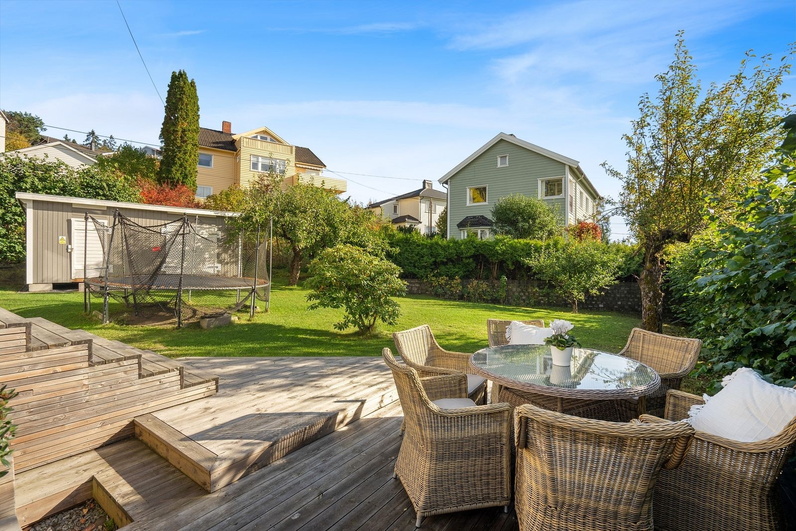 Tomten er på 616 kvadratmeter, og hagen ligger skjermet på baksiden av huset Galleribilde