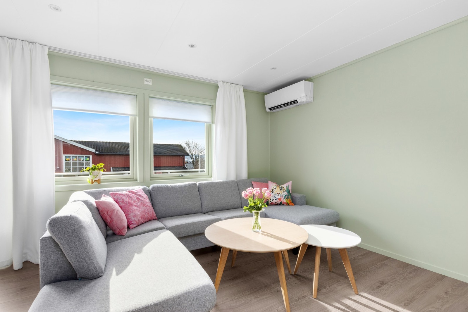 Leiligheten har varmepumpe som er svært praktisk under sommer og vinterperioden. Galleribilde