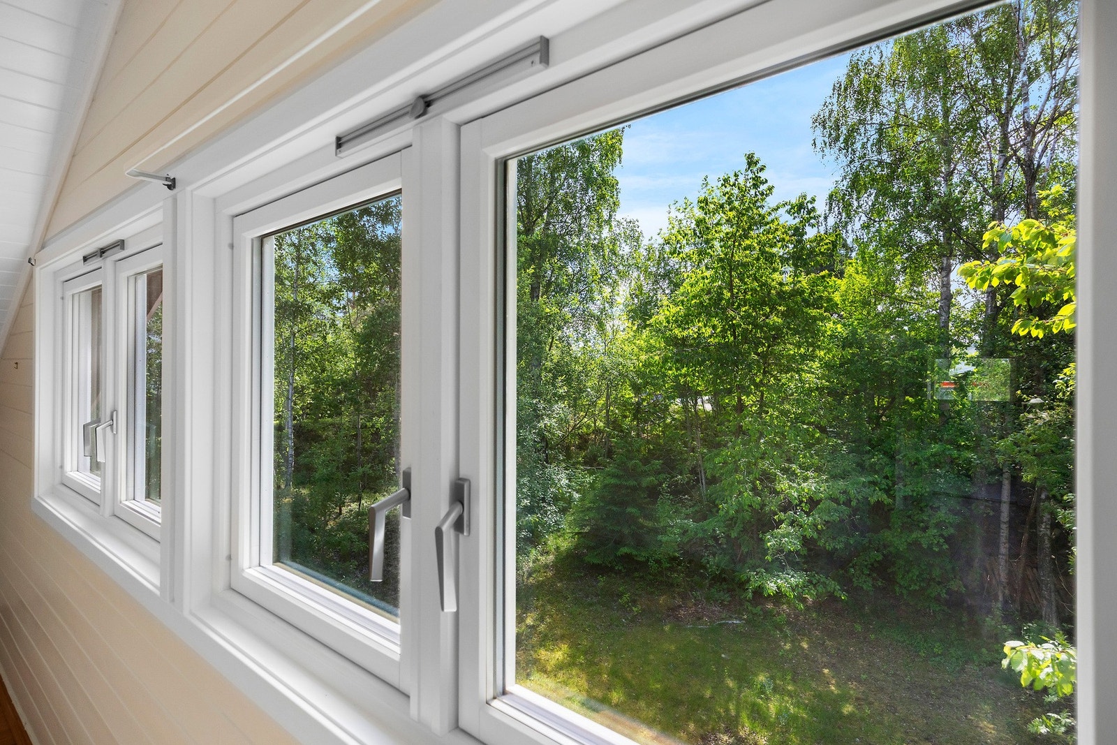 Utsikt fra loftstue. Galleribilde