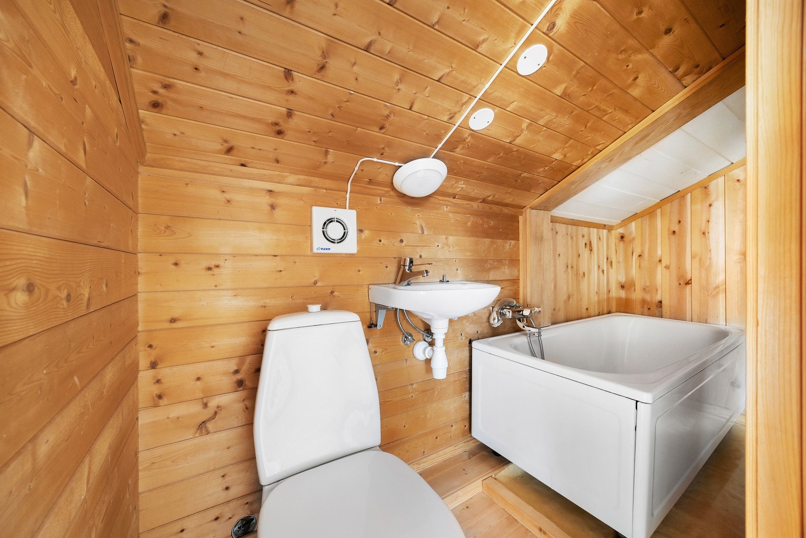 Eksisterende baderomsløsning i 2. etasje. Galleribilde