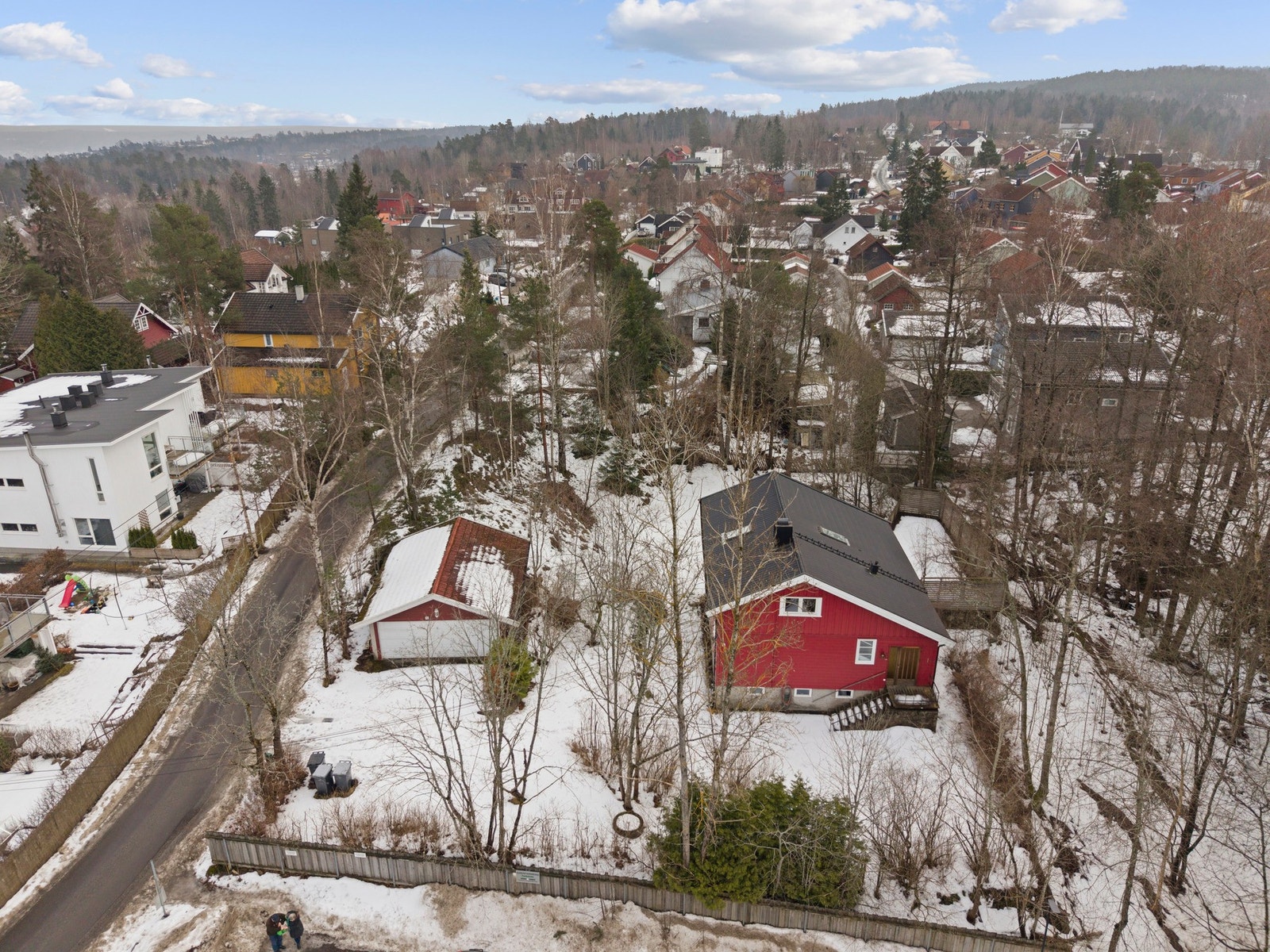 Boligen ligger i et området med gode oppvekstvilkår og nærhet til skog og mark. Galleribilde