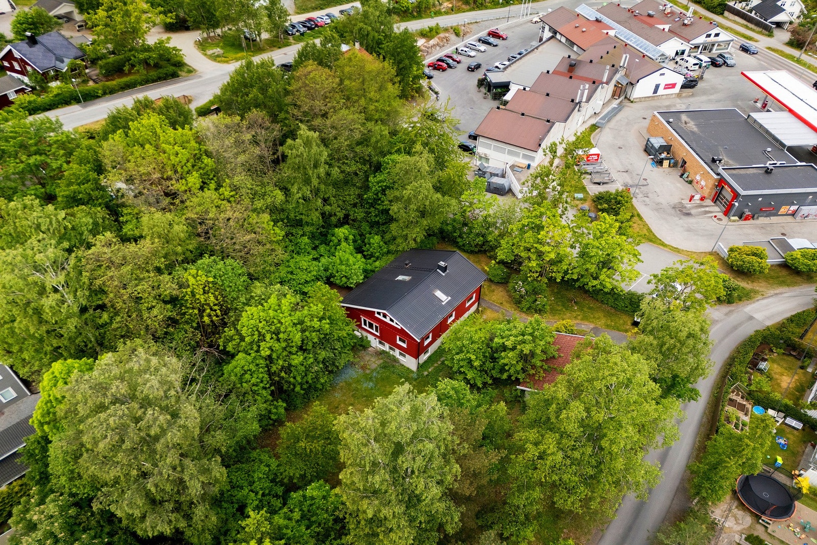 Boligen har et moderniseringsbehov og gir gode muligheter for tilpasning etter egne ønsker. Galleribilde