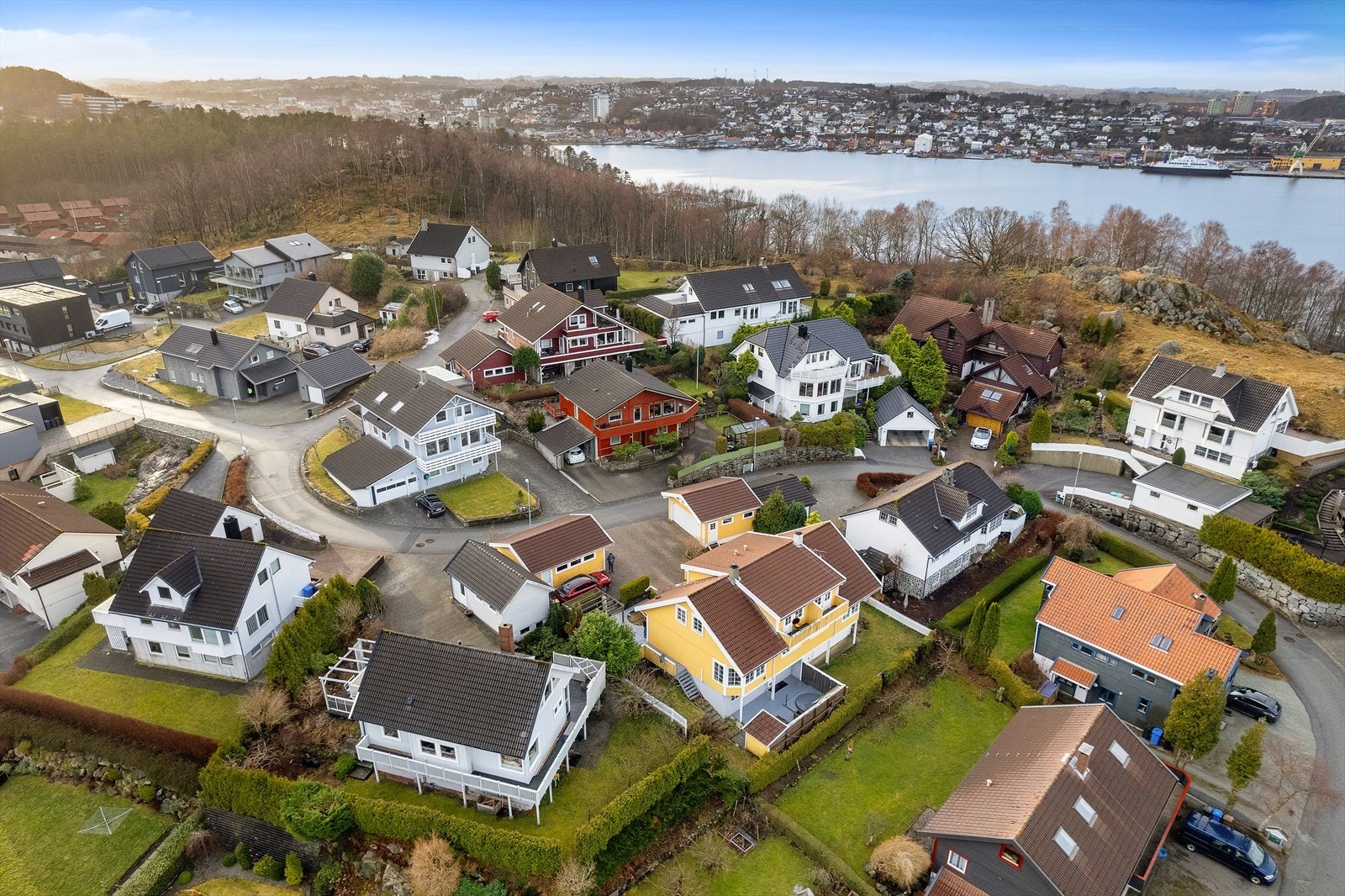 Kort vei til den ultimate lekegrind, skogen. Galleribilde