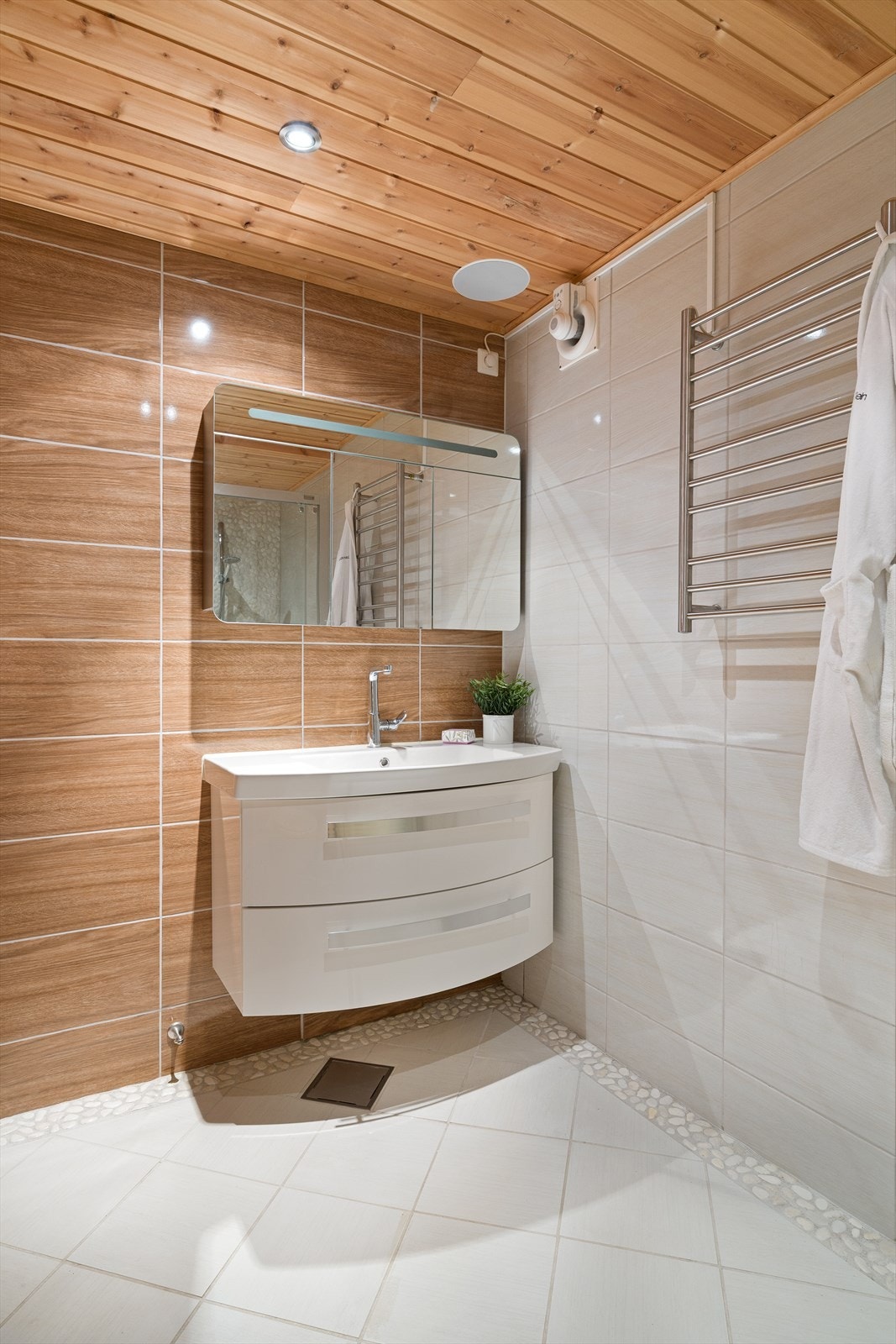 Baderom i sokkel er pusset opp i 2010. Galleribilde