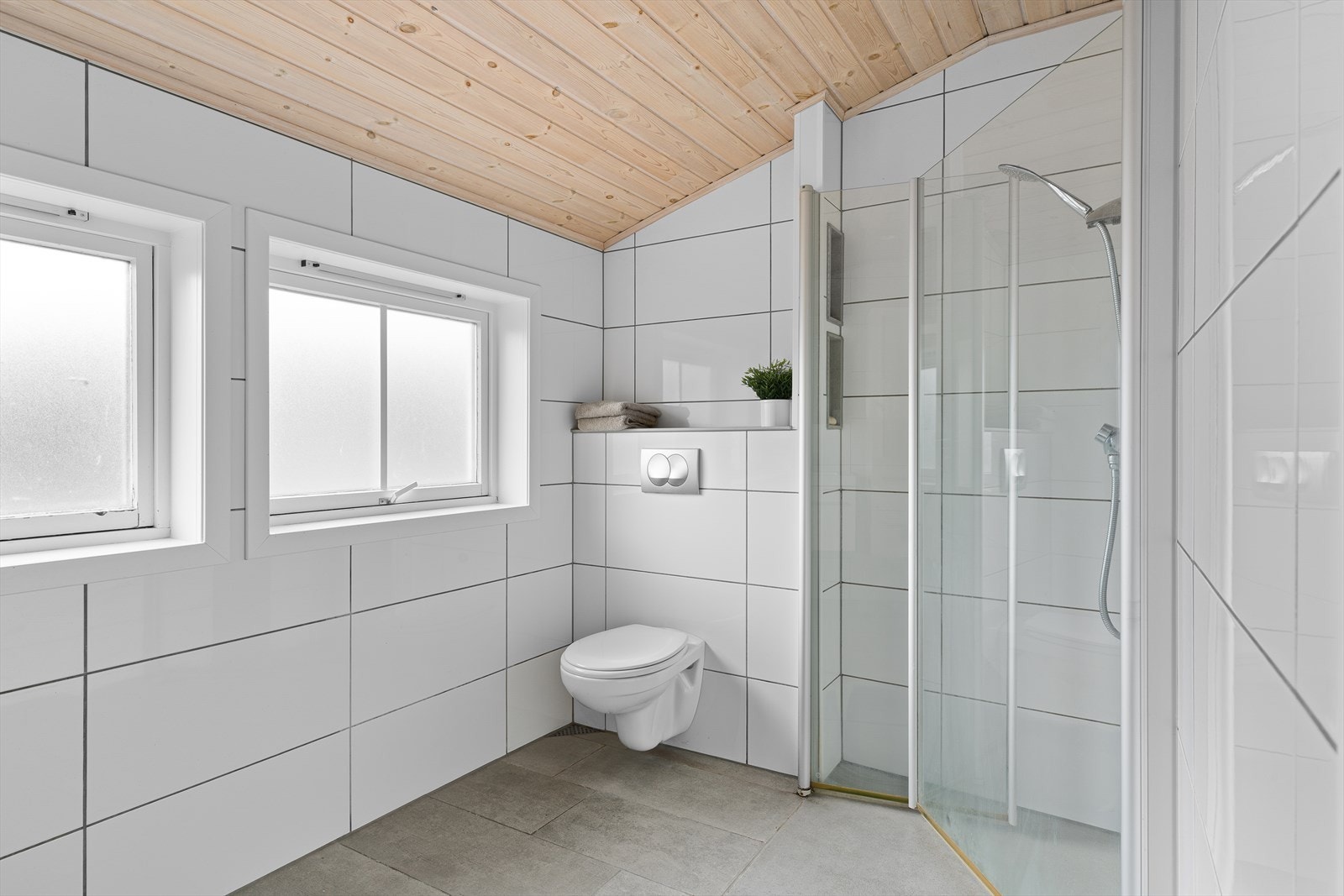 2. etasje - Fliselagt baderom pusset opp 2014. Galleribilde