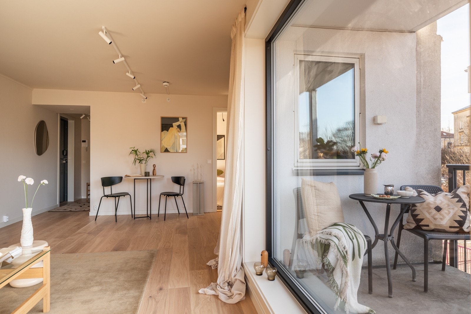 Det gode lysinnslippet bidrar til en luftig romfølelse. Galleribilde