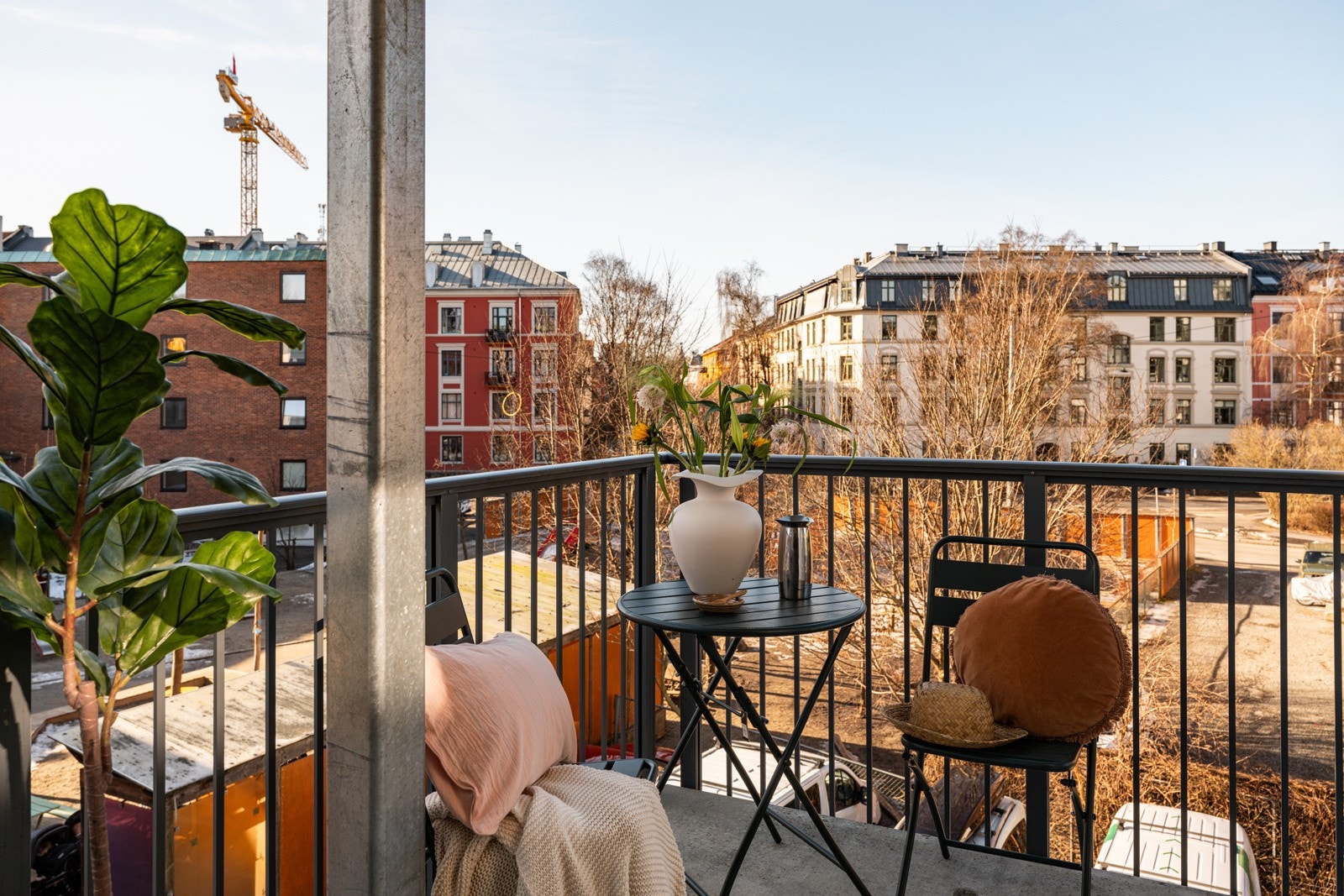 Beliggenheten mot både syd og vest sørger for gode solforhold. Galleribilde