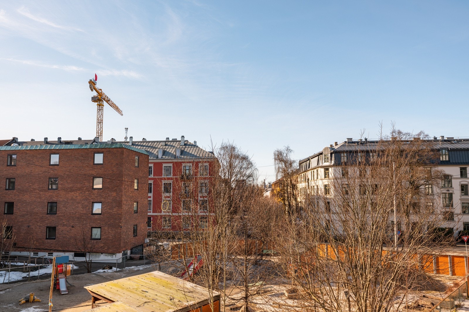 Hyggelig utsyn over grønne friarealer. Galleribilde