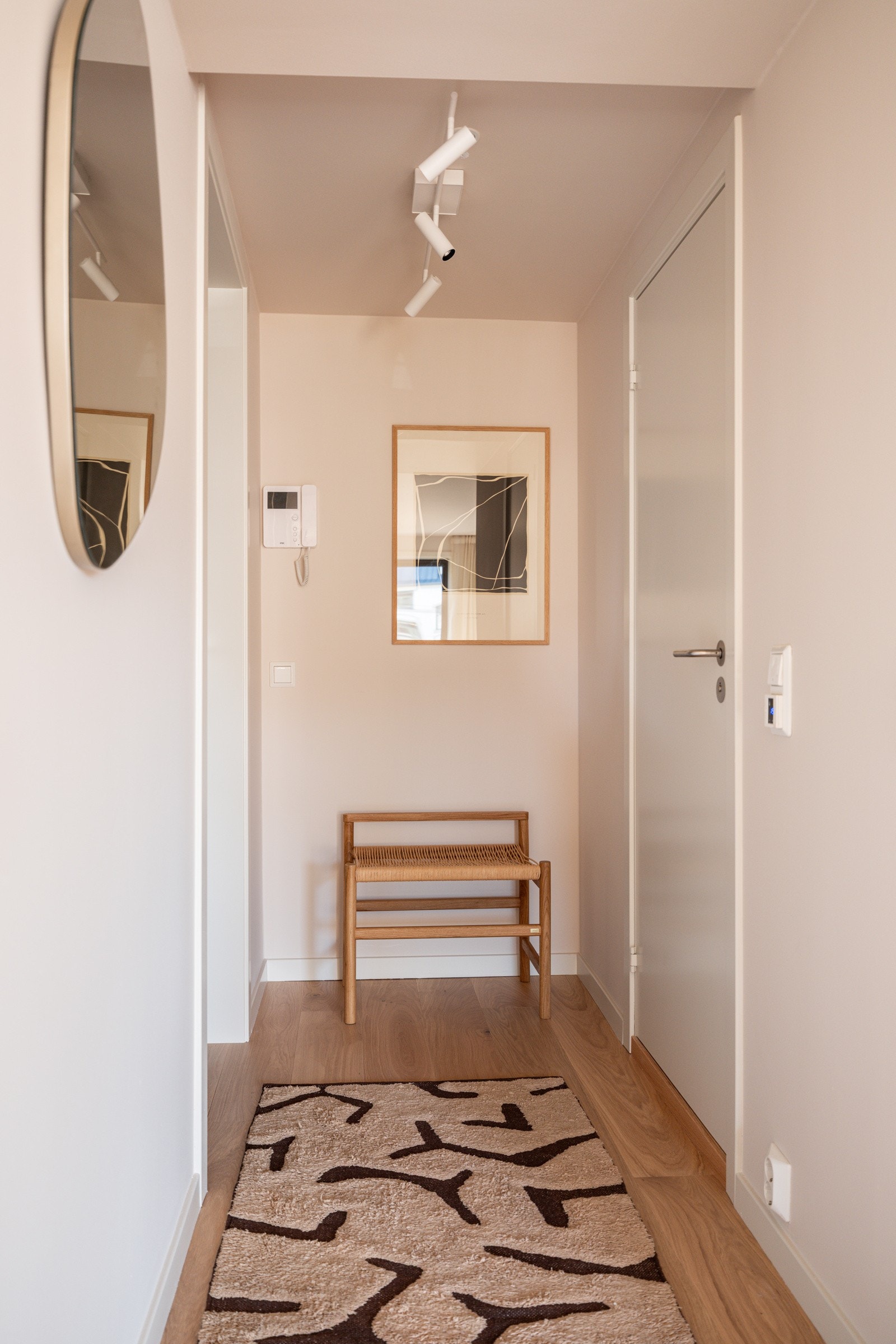 I hjørnet er det plass og opplegg for vaskemaskin. Vaskemaskinen medfølger i handelen. Galleribilde