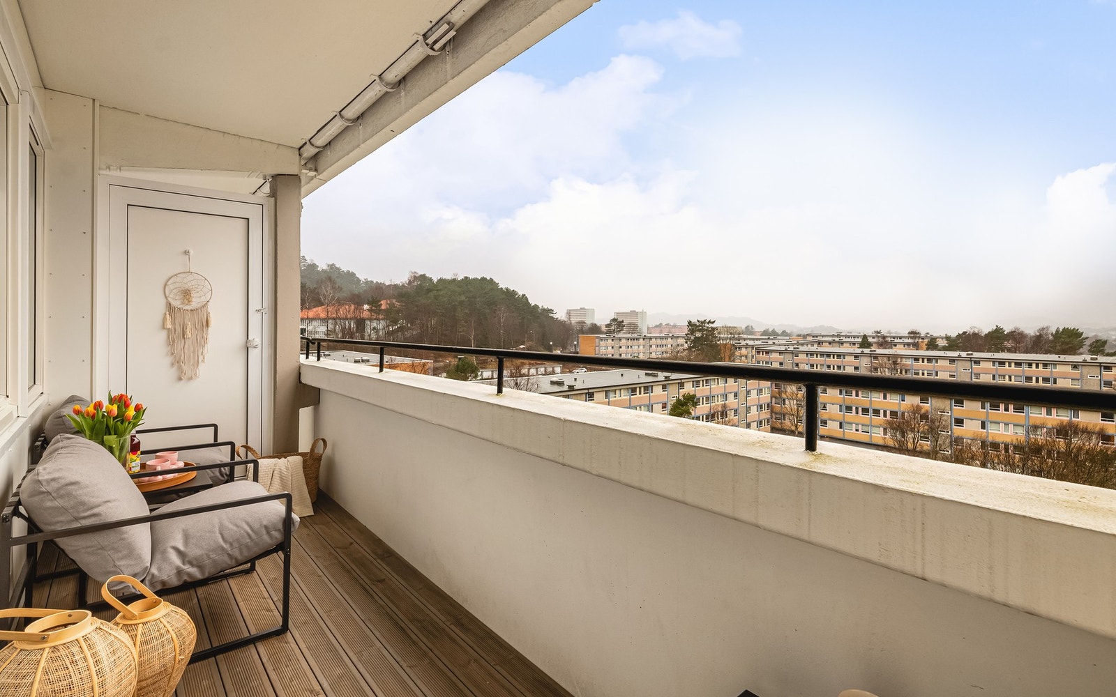 Altan på 6,6 kvm. Perfekt å nyte de varmeste dagene utendørs. Galleribilde