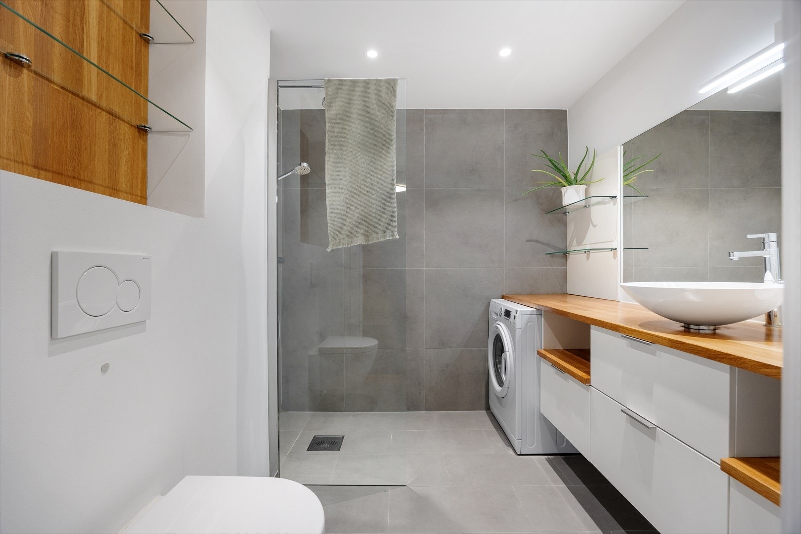 Badet er opplyst oppusset i 2015, og holder en gjennomgående stilren og tidsriktig stil. Galleribilde